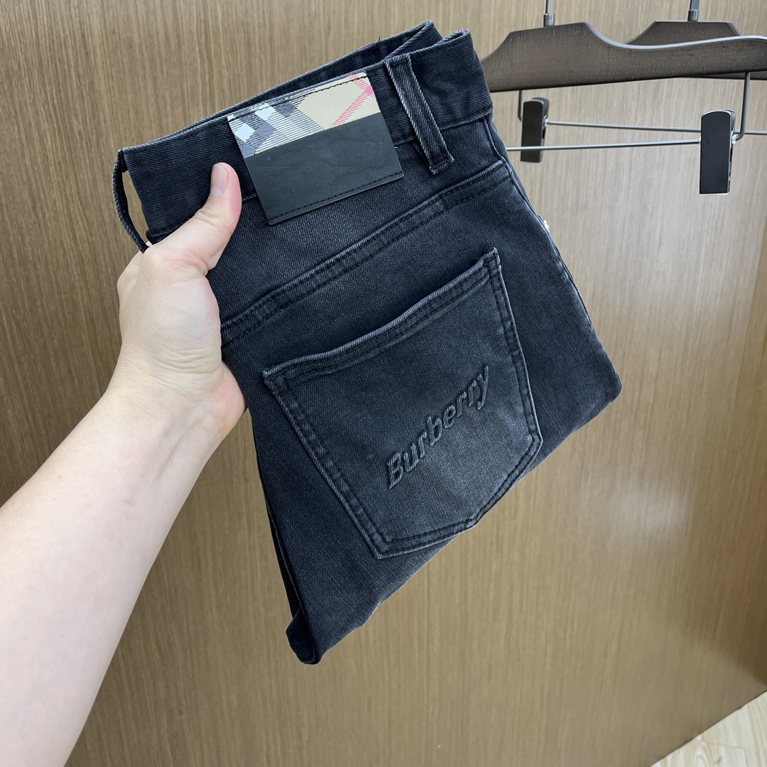 NO:126331,BBR is available for high-end exclusive sale. The 25SS early spring super-burning and explosive street series is the most exclusive and grandly launched. Original custom high-end quality fabric, slim fit and tailoring, fabric with elasticity, micro-slim, LZ's upper body is super comfortable, a must-have item for spring and summer 25!  Buying one is definitely the most beautiful boy on every street haha!  Counter size 28-38 No 37, jeans,alexander wang19860909BBR 高端独家发售 25SS早春款超燃炸街系列之最牛仔裤 独家隆重推出 原版定制高端品质面料 版型修身剪裁 面料带弹力 微弹之 LZ上身舒适度超高 25春夏必爆单品！买一条绝对是每条街最靓的仔哈哈！专柜尺码28-38无37,,jeans,alexander wang,Men's clothing