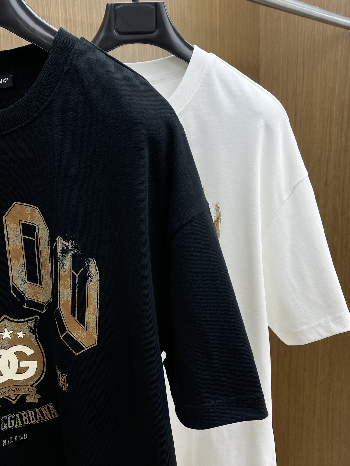  DG 🔥ss夏装新品 专柜在售 最新系列图案logo短袖T恤 必须人手一件的节奏！
进口顶极精梳棉面料