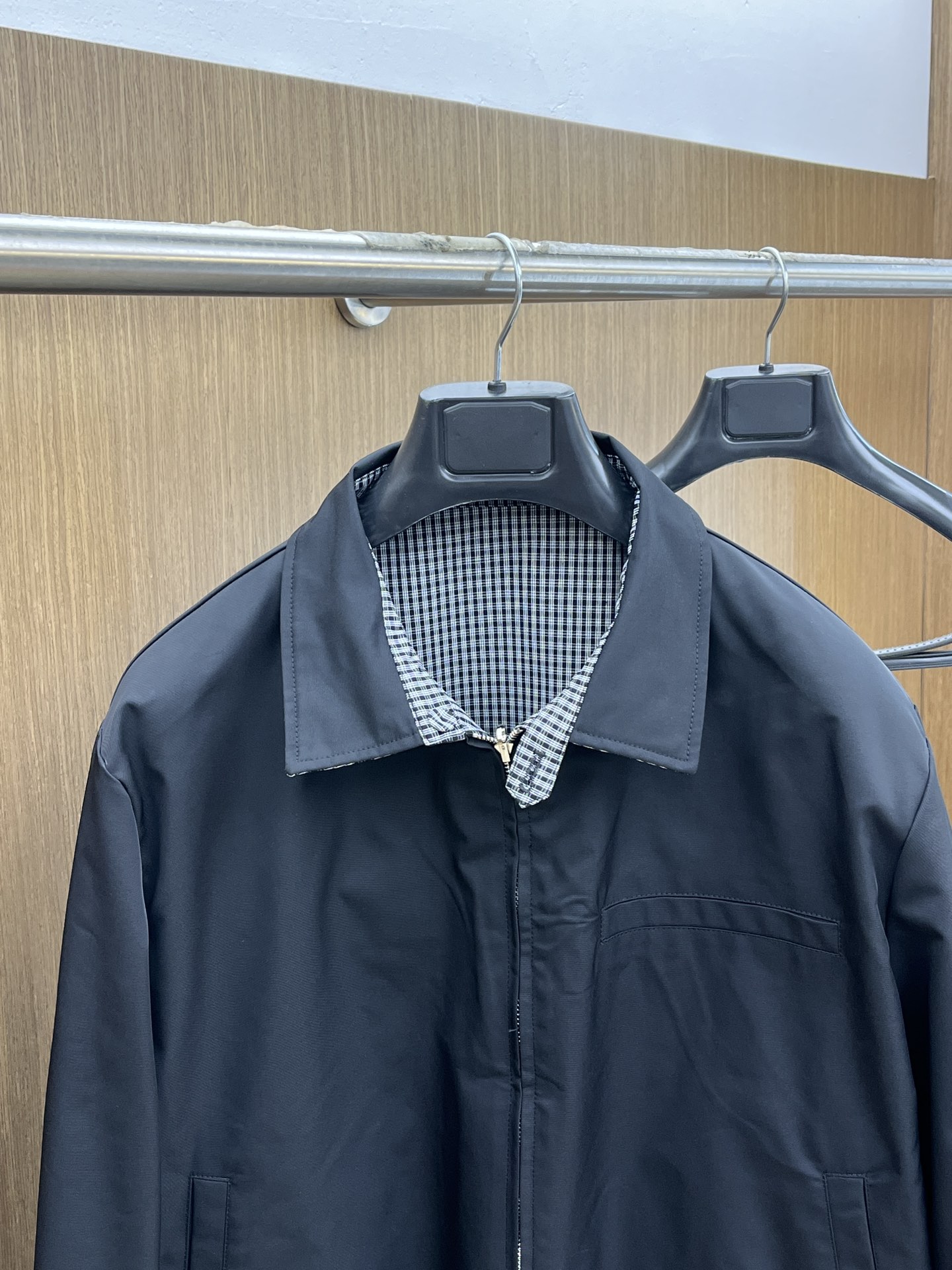 新品 Lv 🔥🔥早春新款男士双面穿夹克外套，高定专柜面料 透气舒适度高，细节无可挑剔，品牌元素设计理念，