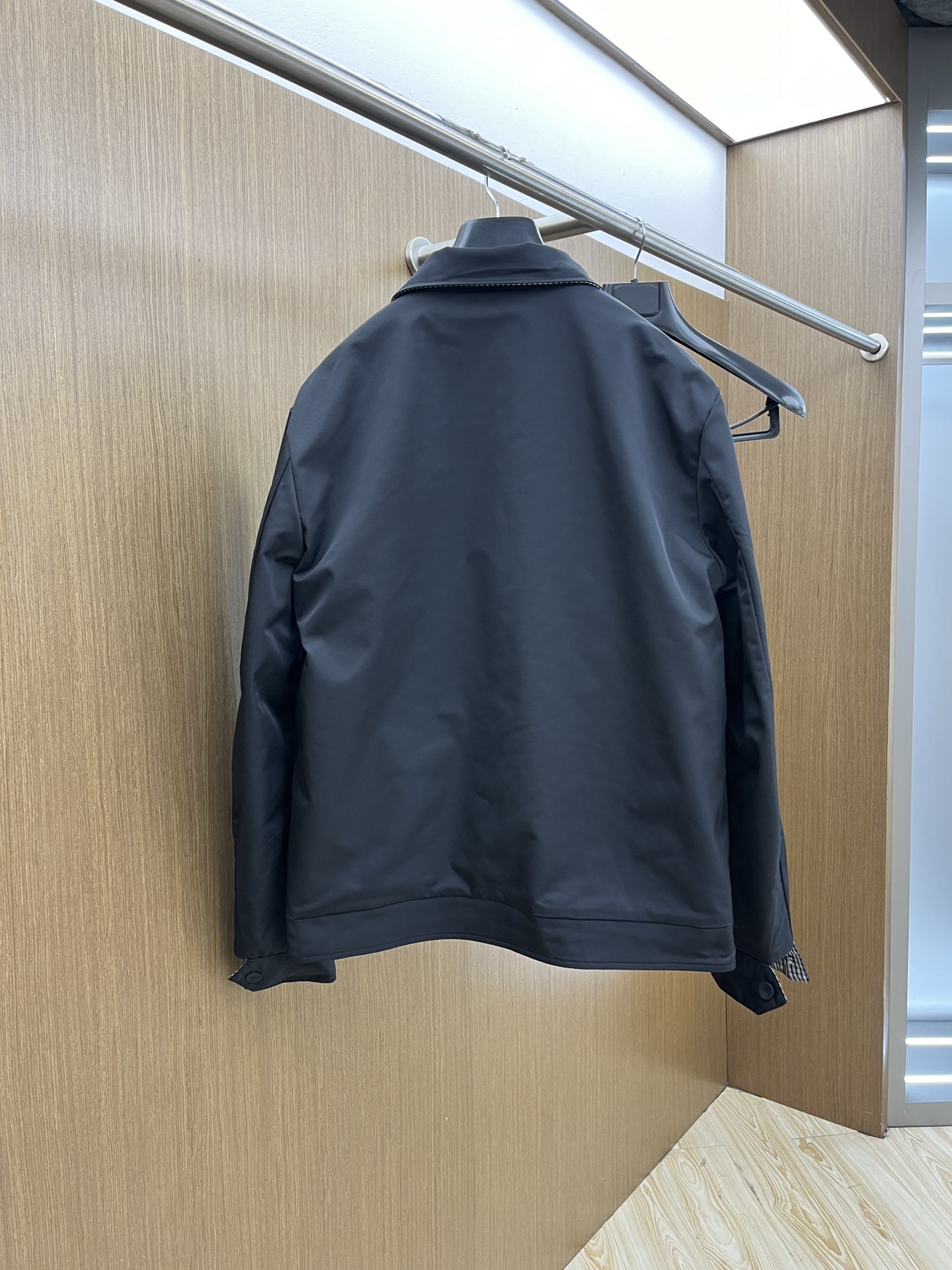 新品 Lv 🔥🔥早春新款男士双面穿夹克外套，高定专柜面料 透气舒适度高，细节无可挑剔，品牌元素设计理念，