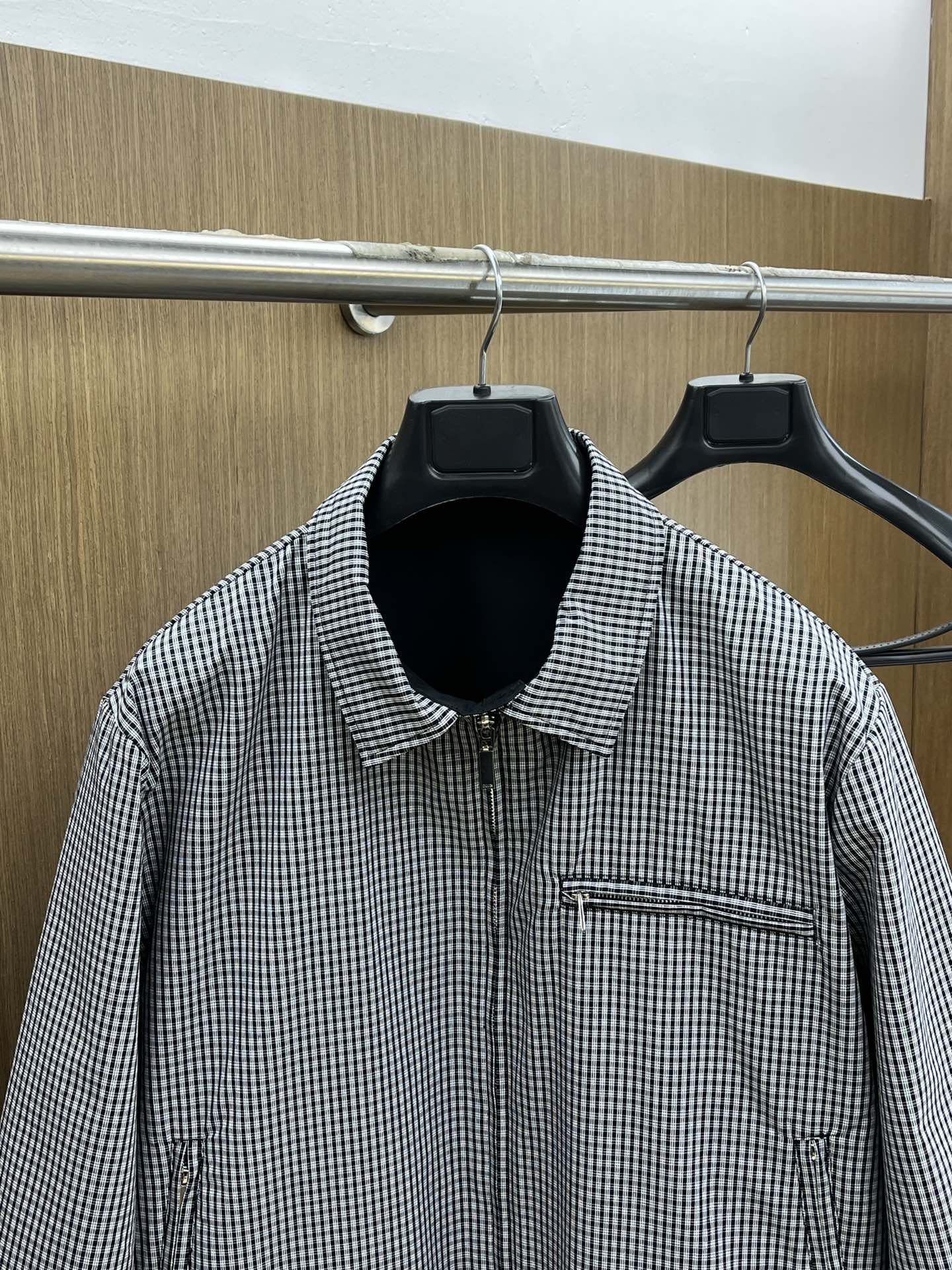 新品 Lv 🔥🔥早春新款男士双面穿夹克外套，高定专柜面料 透气舒适度高，细节无可挑剔，品牌元素设计理念，