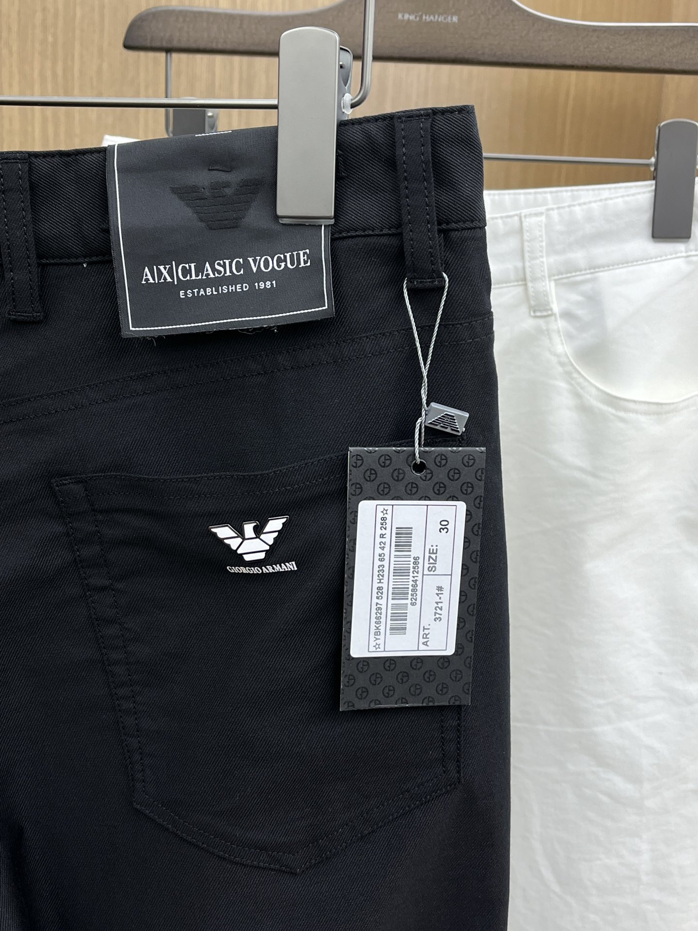  AJ 🔥🔥ss春夏新品，官网同步有售，男士高端商务休闲西裤，高端进口面料，带弹力，后面采用硅胶字母压胶
