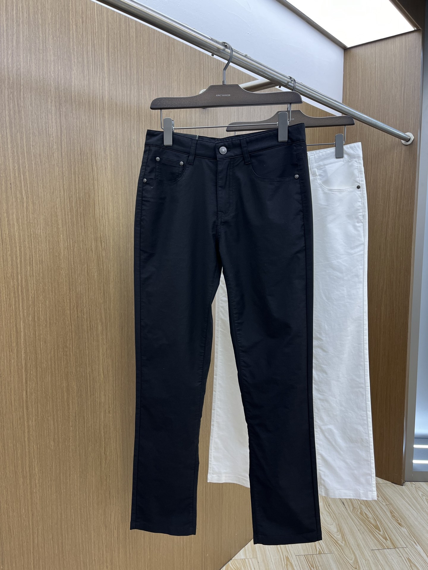  AJ 🔥🔥ss春夏新品，官网同步有售，男士高端商务休闲西裤，高端进口面料，带弹力，后面采用硅胶字母压胶