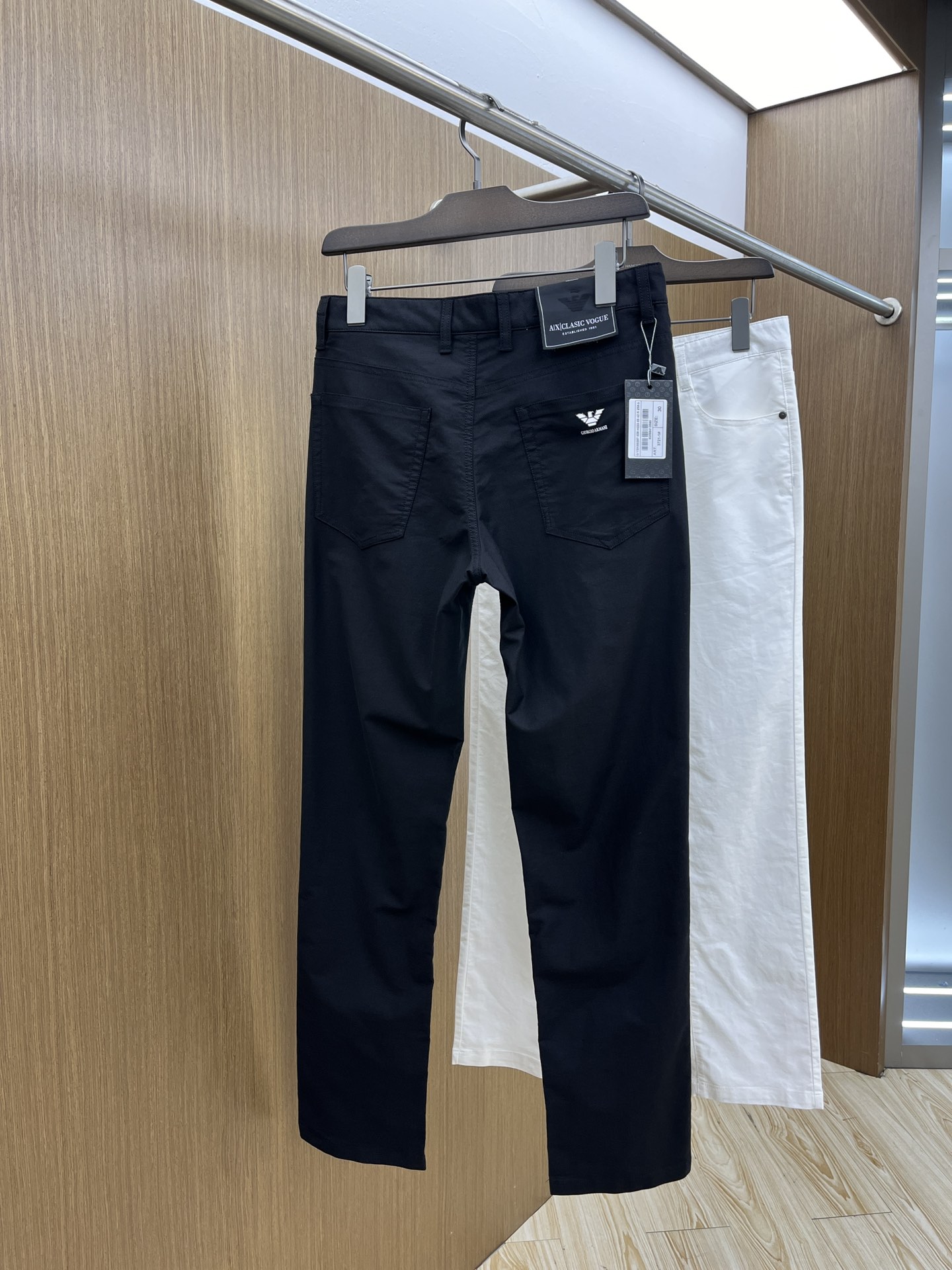  AJ 🔥🔥ss春夏新品，官网同步有售，男士高端商务休闲西裤，高端进口面料，带弹力，后面采用硅胶字母压胶