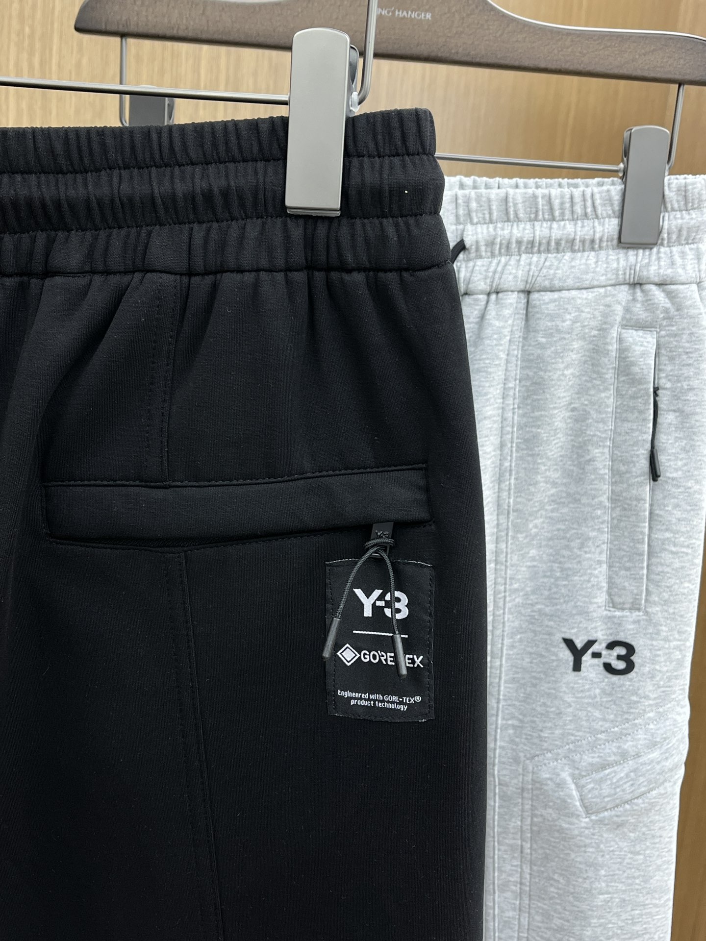  Y-3 🔥🔥 春夏休闲裤子 美学的焕新诠释,演绎浓郁的格调型时尚风范,细节感和设计感强悍.经典品牌标识