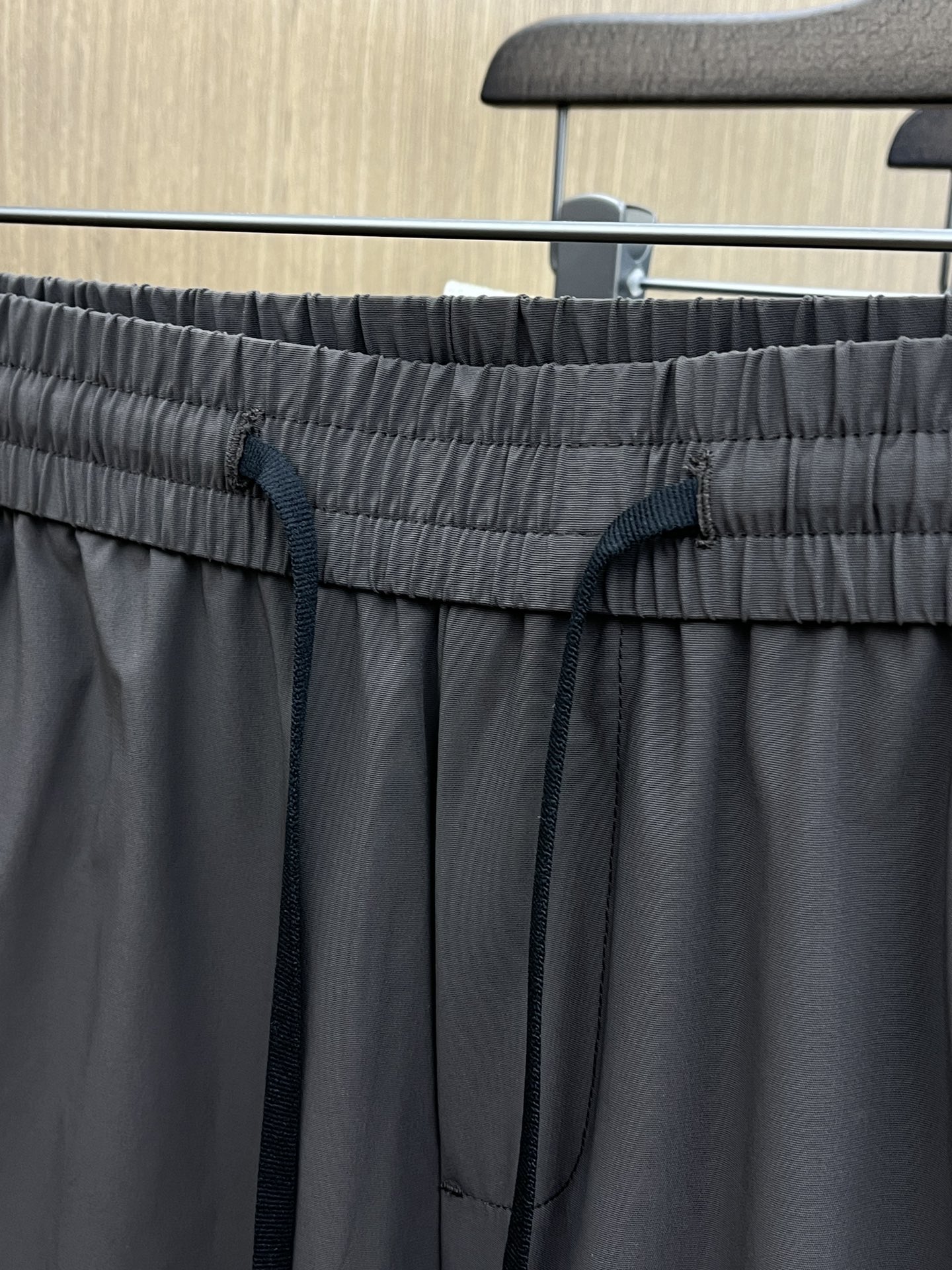  Mon 🔥🔥高端定制、2025早春薄款最新款休闲裤 柜台同步发售 小脚版型，进口固色面料 原版定制复刻