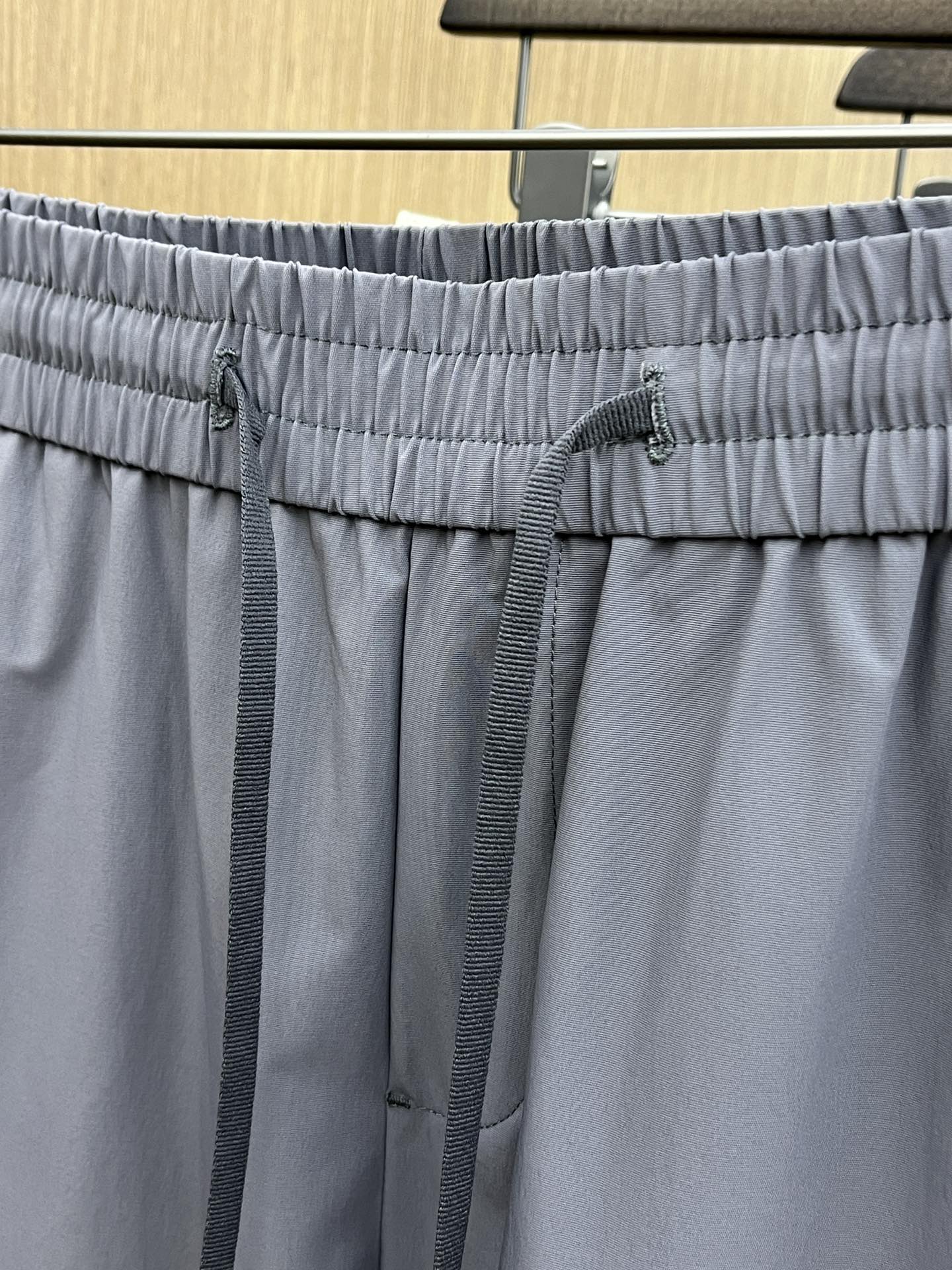  Mon 🔥🔥高端定制、2025早春薄款最新款休闲裤 柜台同步发售 小脚版型，进口固色面料 原版定制复刻