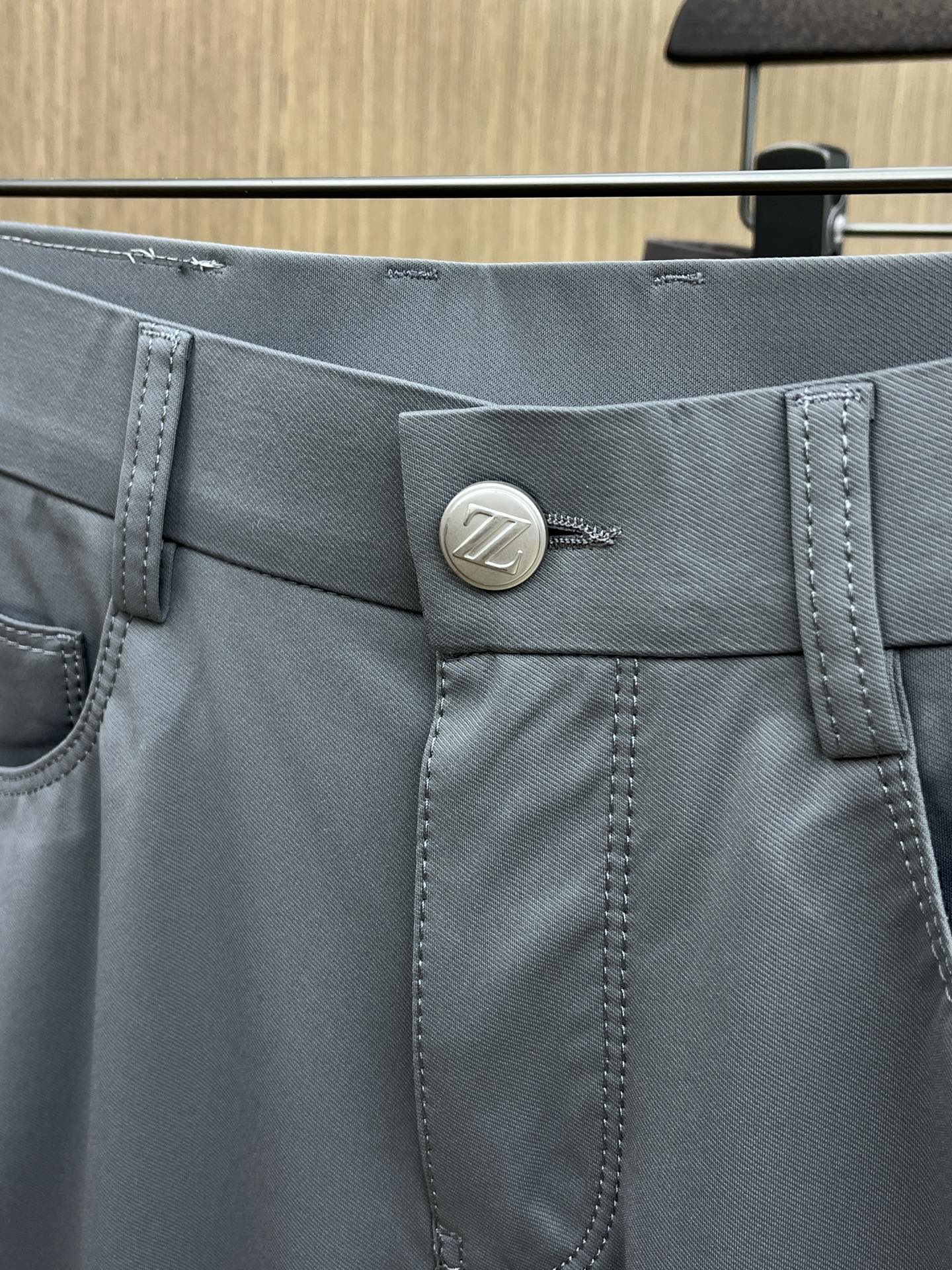  ZZ 🔥🔥高端定制、2025早春薄款最新款休闲裤 柜台同步发售 小脚版型，进口固色面料 原版定制复刻 