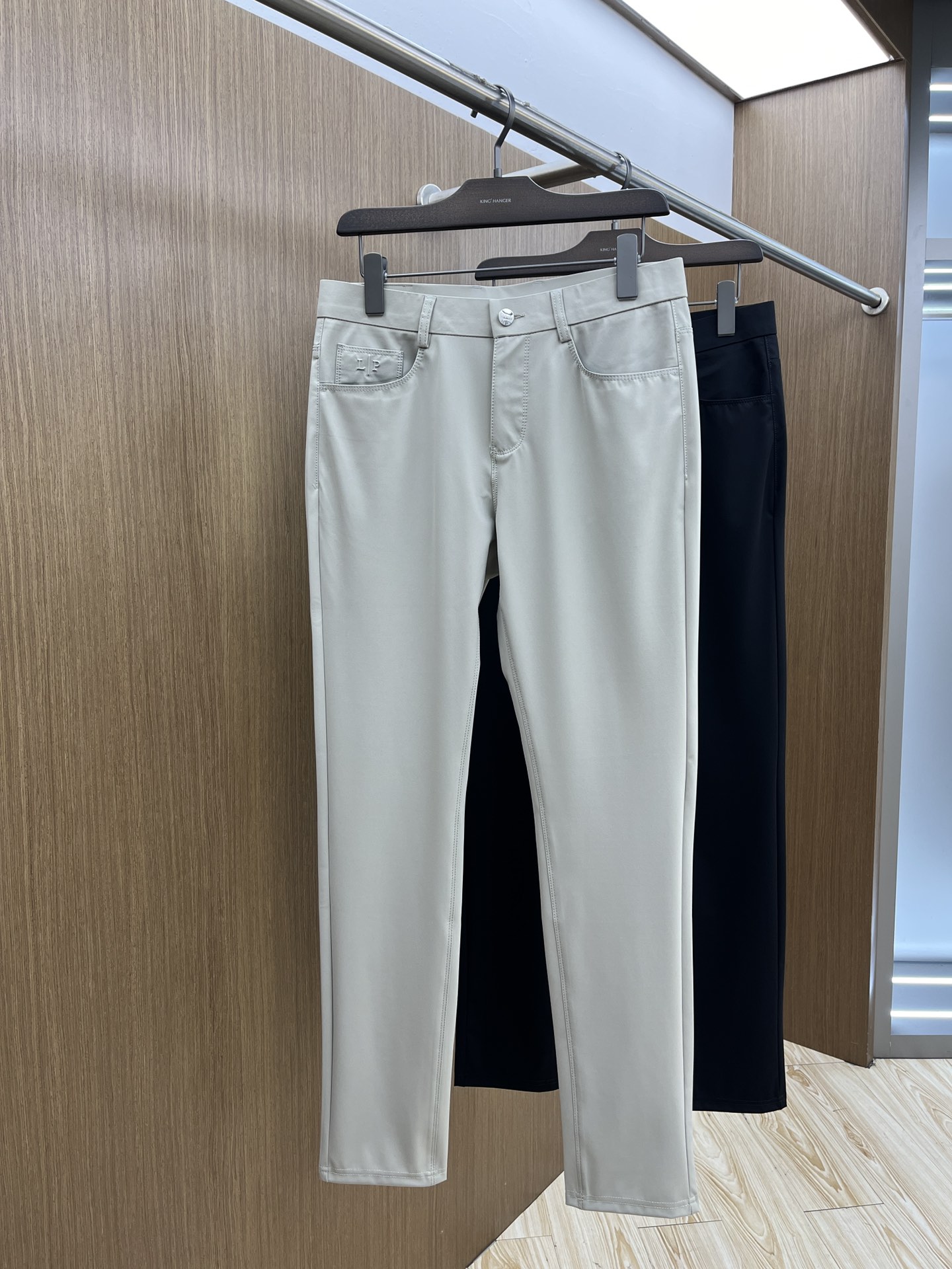  lP🆕🔥🔥高端定制、2025早春薄款最新款休闲裤 柜台同步发售 小脚版型，进口固色面料 原版定制复刻 