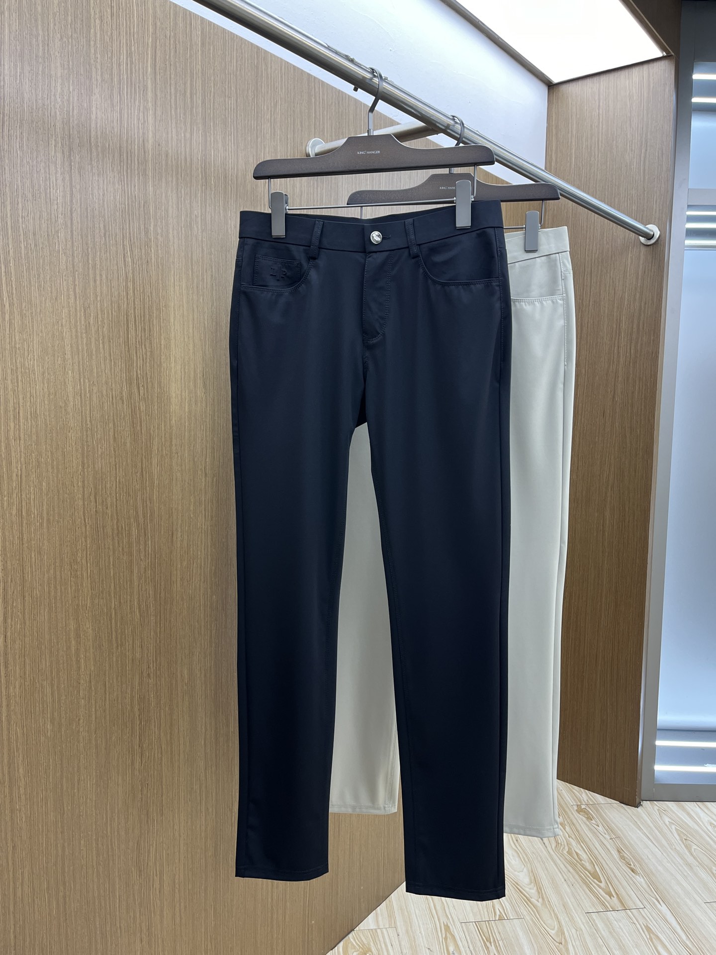  lP🆕🔥🔥高端定制、2025早春薄款最新款休闲裤 柜台同步发售 小脚版型，进口固色面料 原版定制复刻 