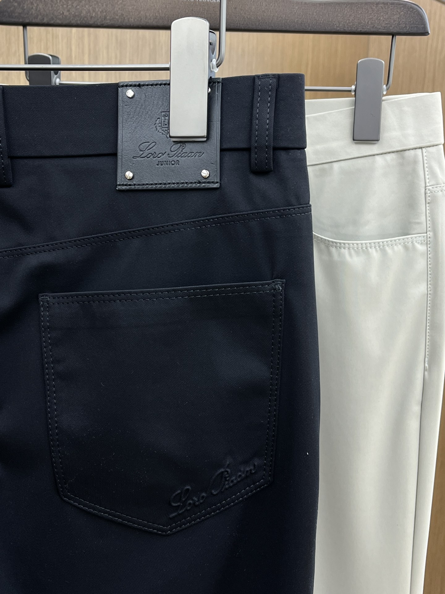  lP🆕🔥🔥高端定制、2025早春薄款最新款休闲裤 柜台同步发售 小脚版型，进口固色面料 原版定制复刻 