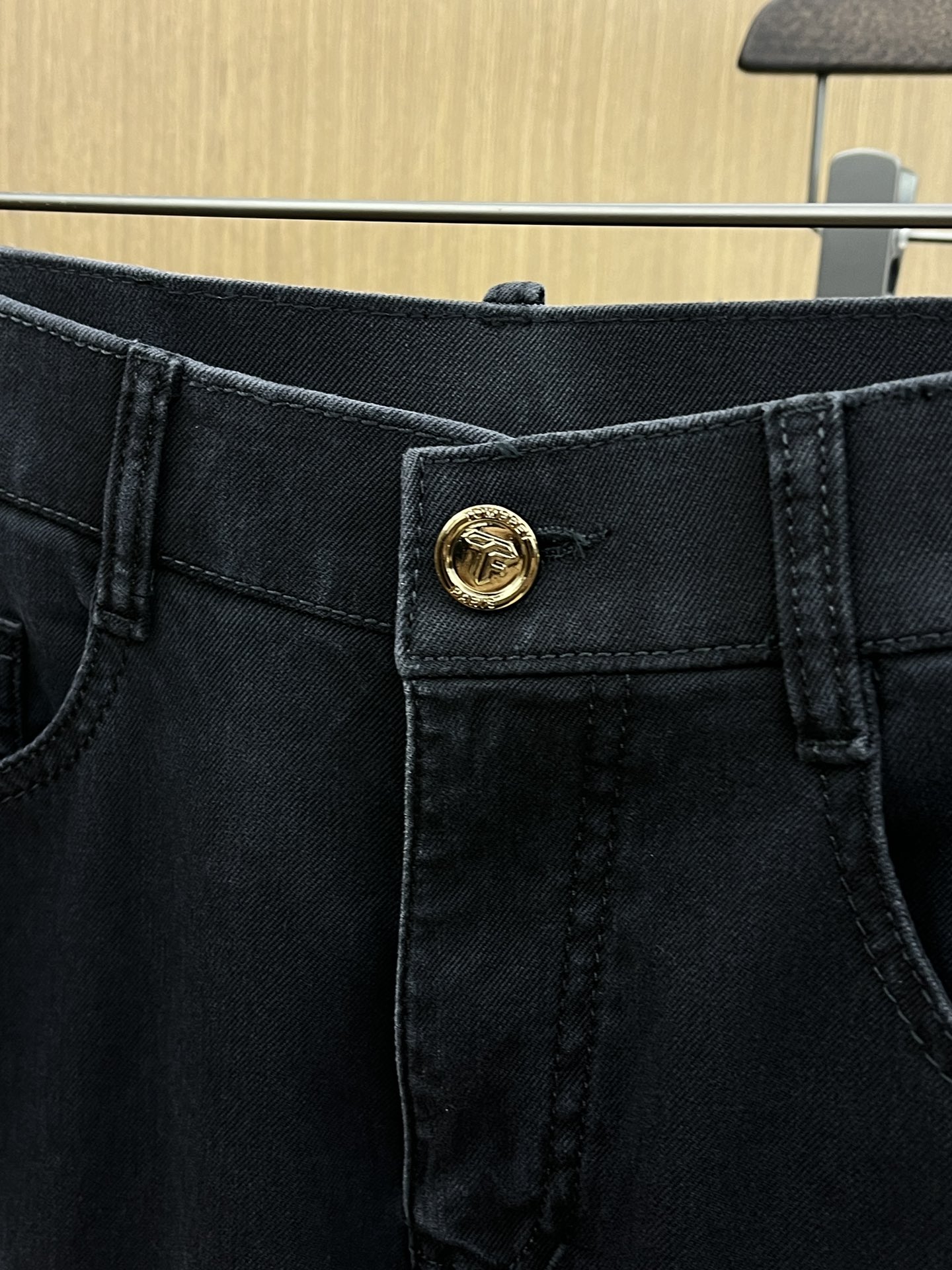  TF🔥🔥高端定制、2025早春薄款最新款休闲牛仔裤 柜台同步发售 小脚版型，进口固色面料 原版定制复刻