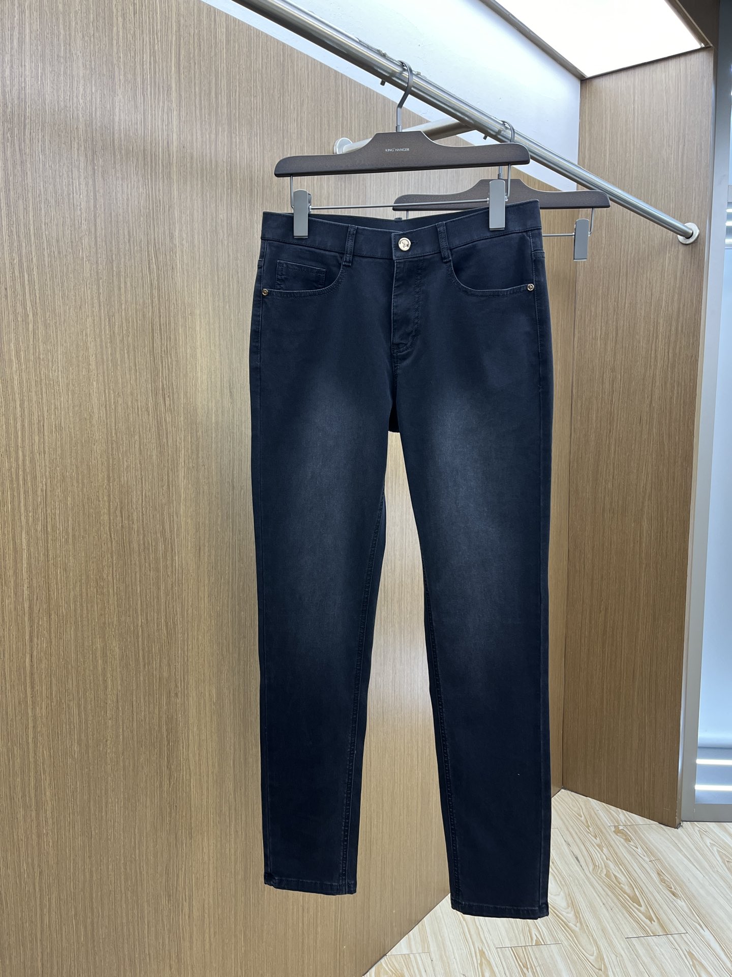  TF🔥🔥高端定制、2025早春薄款最新款休闲牛仔裤 柜台同步发售 小脚版型，进口固色面料 原版定制复刻