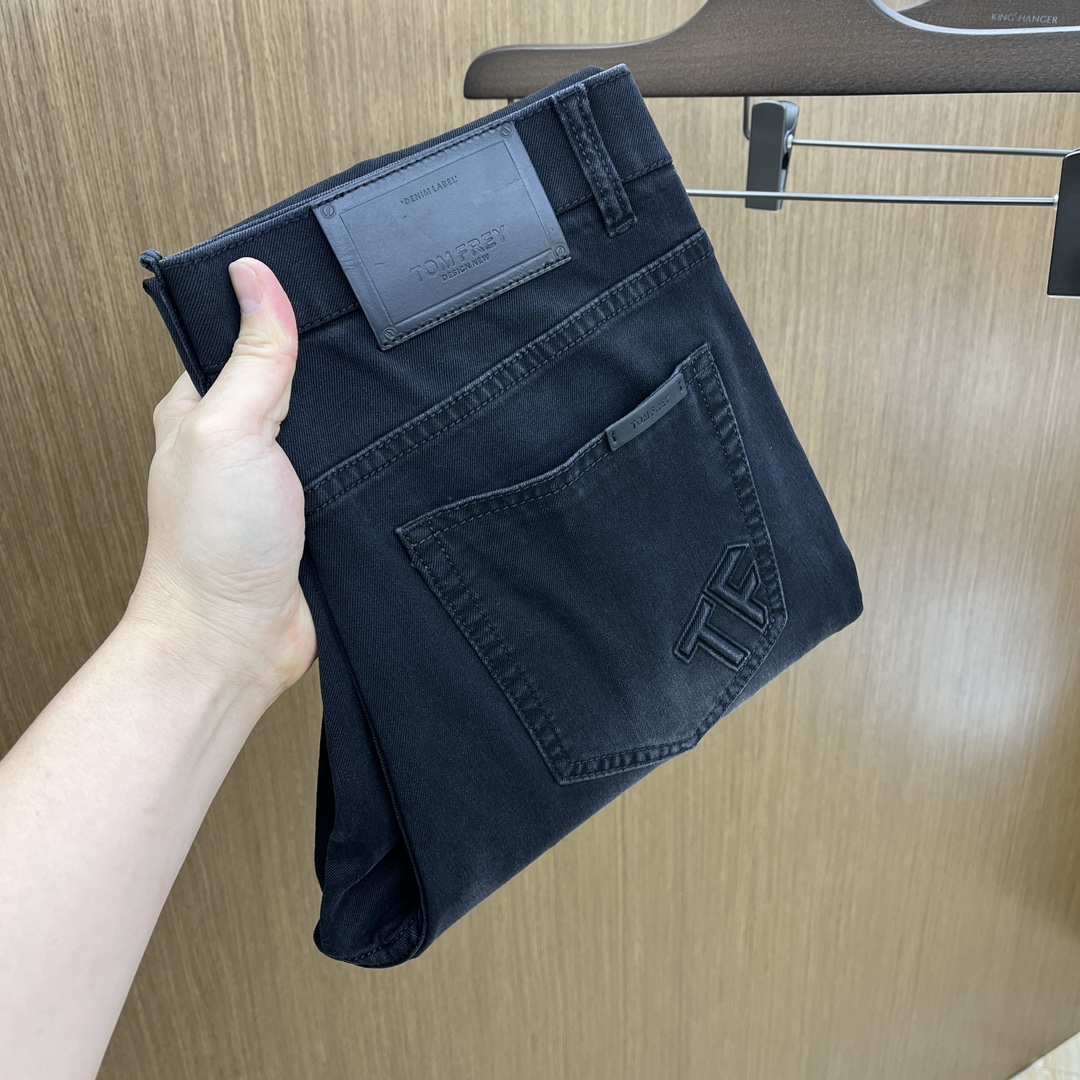  TF🔥🔥高端定制、2025早春薄款最新款休闲牛仔裤 柜台同步发售 小脚版型，进口固色面料 原版定制复刻