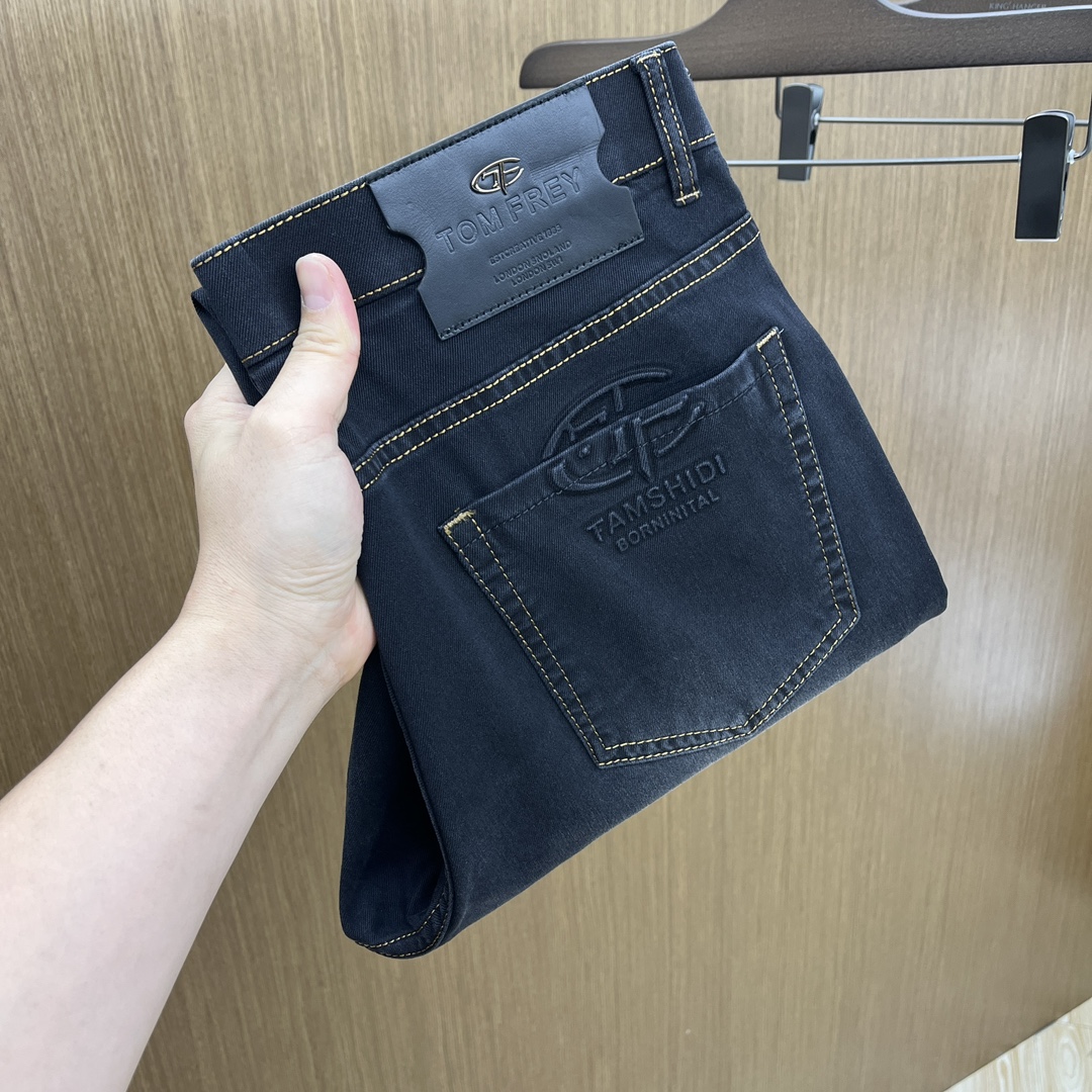 NO:414454,TF high-end customization, 2025 early spring thin latest casual jeans, available at the counter simultaneously, small foot style, imported color fixing fabric, original custom reproduction, customer-supplied hardware and auxiliary materials, original quality, heavy industry washing, fine workmanship and excellent upper body!  Preferred single product fh12 original single product, number 29-38, 35 without 37,,tom ford,jeans,alexander wang19860909TF高端定制、2025早春薄款最新款休闲牛仔裤 柜台同步发售 小脚版型,进口固色面料 原版定制复刻 客供五金辅料 原单品质 重工洗水 做工走线精细 上身绝佳！优选单品 fh12原单出品 码数29-38有35无37,,tom ford,jeans,alexander wang,Men's clothing