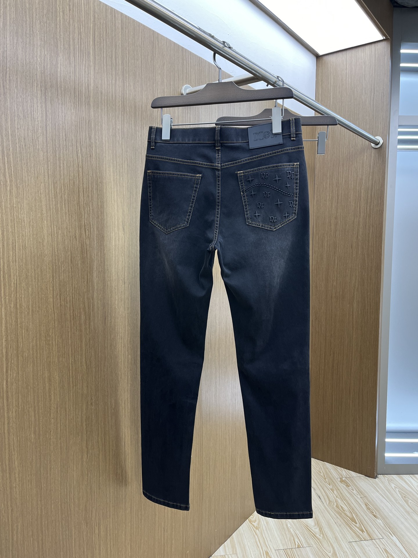  CD🔥🔥高端定制、2025早春薄款最新款休闲牛仔裤 柜台同步发售 小脚版型，进口固色面料 原版定制复刻