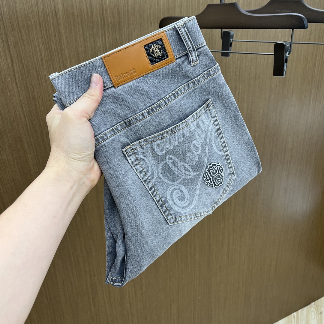 NO:414475,JC high-end customization, 2025 early spring thin latest casual jeans, available at the counter simultaneously, small foot style, imported color fixing fabric, original custom reproduction, customer-supplied hardware and auxiliary materials, original quality, heavy industry washing, fine workmanship and excellent upper body!  Preferred single product fh12 original single product, number 29-38, 35 without 37, jeans, alexander wang19860909JC高端定制、2025早春薄款最新款休闲牛仔裤 柜台同步发售 小脚版型,进口固色面料 原版定制复刻 客供五金辅料 原单品质 重工洗水 做工走线精细 上身绝佳！优选单品 fh12原单出品 码数29-38有35无37,,jeans,alexander wang,Men's clothing