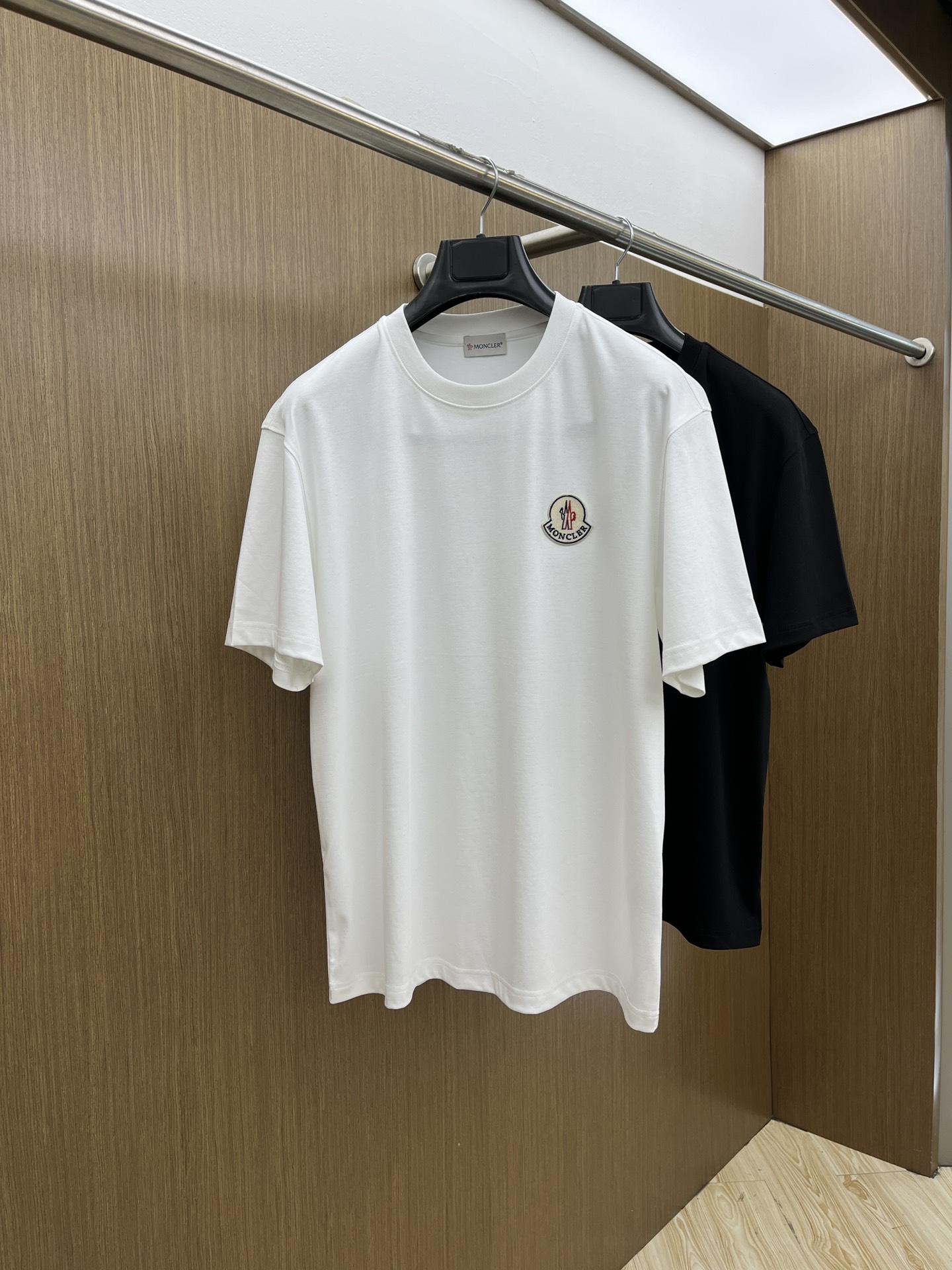 NO:127505,Mon SS exclusively offers new styles of original single men's casual short sleeves, high-end customization, high-end version, fashionable and versatile imported custom Xinjiang long velvet cotton fabric, super soft and delicate, skin-friendly and comfortable to wear, high-end boutique, OEM factory made fine XD upper body very good, men's essential items, complete three standards, code number M-XXL,, T-shirt, alexander wang19860909Mon SS春夏独家专供新款原单男士休闲短袖 高端定制 高端版本 时尚百搭爆款进口定制新疆长绒棉面料 手感超柔软细腻 穿着亲肤舒适 高端精品 代工厂精细做xd上身非常赞 男士必备单品 三标齐全 码数M-XXL,,T-shirt,alexander wang,Men's clothing