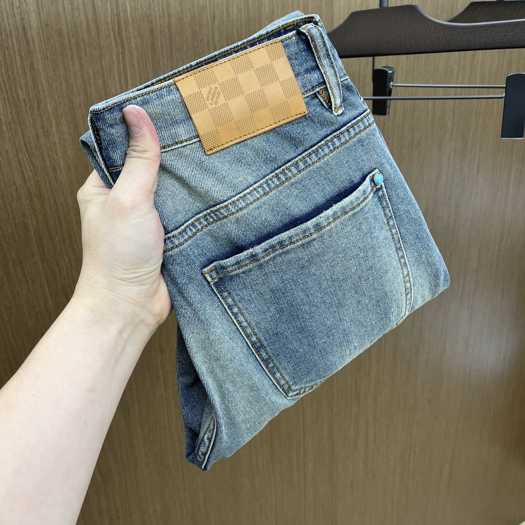 NO:478134,New LV high-end customization 2025Ss early spring new original single hot jeans super customization original hardware super heavy industry craftsmanship excellent style, impeccable details!  The style is not picky, it is very high-end, and the good products are not waiting for everyone. If you like it, hurry up and start fjh Size: 28-38 If you order without 37, please report your waist circumference, louis vuitton, jeans, alexander wang19860909新款 LV 高端定制 2025Ss早春新款原单爆款牛仔裤 超级定制款 原版五金 超级重工工艺 版型超赞,细节做工无可挑剔！款式不挑人,特别高档,好货不等人,看中赶紧下手fjh 尺码:28-38 无37下单请报腰围,,louis vuitton,jeans,alexander wang,Men's clothing