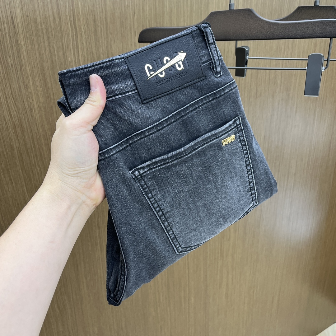 NO:478141,New Guc High-end Customization 2025Ss Early Spring New Original Single Hot Jeans Super Customization Original Hardware Super Heavy Industry Technology Excellent Stylish, Improper Details and Impeccable!  The style is not picky, it is very high-end, and the good products are not waiting for everyone. If you like it, hurry up and start fjh Size: 28-38 If you don’t have 37 orders, please report your waistline, gucci, jeans, alexander wang19860909新款 Guc 高端定制 2025Ss早春新款原单爆款牛仔裤 超级定制款 原版五金 超级重工工艺 版型超赞,细节做工无可挑剔！款式不挑人,特别高档,好货不等人,看中赶紧下手fjh 尺码:28-38 无37下单请报腰围,,gucci,jeans,alexander wang,Men's clothing