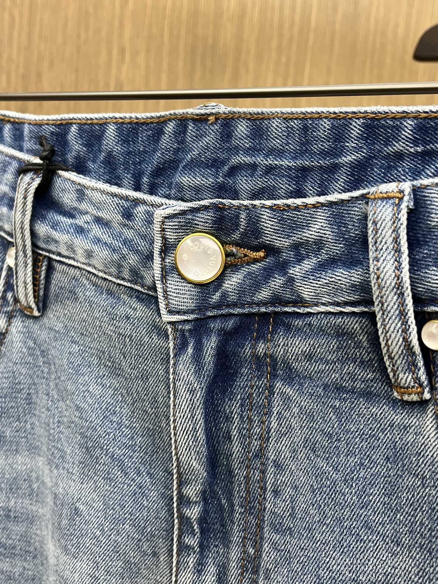 新款  LV 🔥🔥高端定制品质 25SS春夏最新款原单牛仔裤 柜台同步发售 原版定制复刻 客供五金辅料 