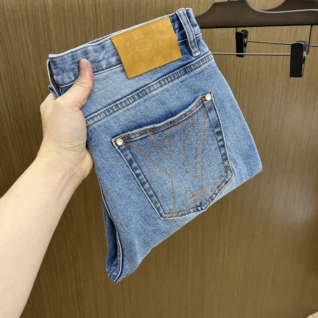 NO:460922,New LV high-end custom quality 25SS spring and summer latest original single jeans available at the counter, original customized reproduction, customer-supplied hardware and accessories, original single quality, imported denim fabric heavy-duty washing, fine workmanship and fine line, excellent upper body, preferred single product A60 SIZE:29-36 without 35,,louis vuitton,jeans,alexander wang19860909新款 LV 高端定制品质 25SS春夏最新款原单牛仔裤 柜台同步发售 原版定制复刻 客供五金辅料 原单品质 进口牛仔面料重工洗水 做工走线精细 上身绝佳,优选单品A60 SIZE:29-36无35,,louis vuitton,jeans,alexander wang,Men's clothing