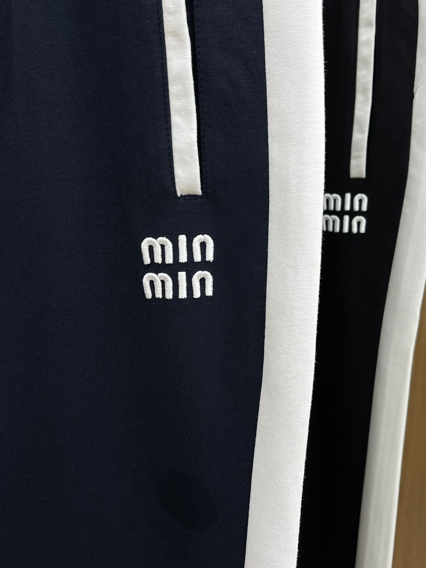 Miu Miu Slim-Fit Casual Pants: High-End Custom Design, Spring Collection 7 i1741810546 1360 4