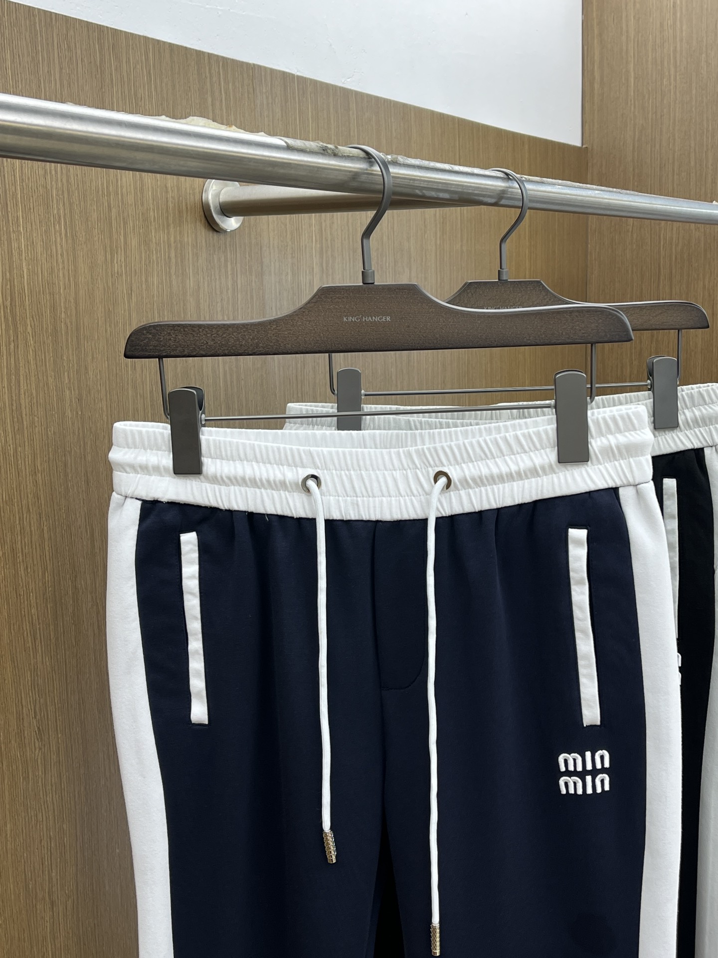 Miu Miu Slim-Fit Casual Pants: High-End Custom Design, Spring Collection 3 i1741810546 5137 8