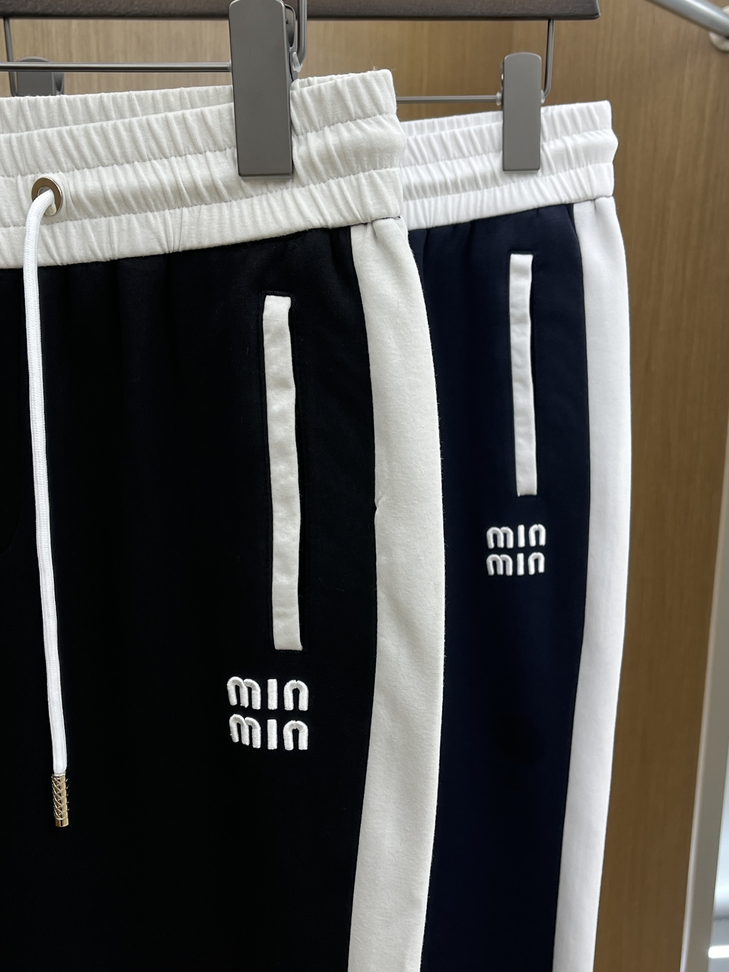 Miu Miu Slim-Fit Casual Pants - High-End Custom Design, Spring Lightweight Style 6 i1741810569 104 6