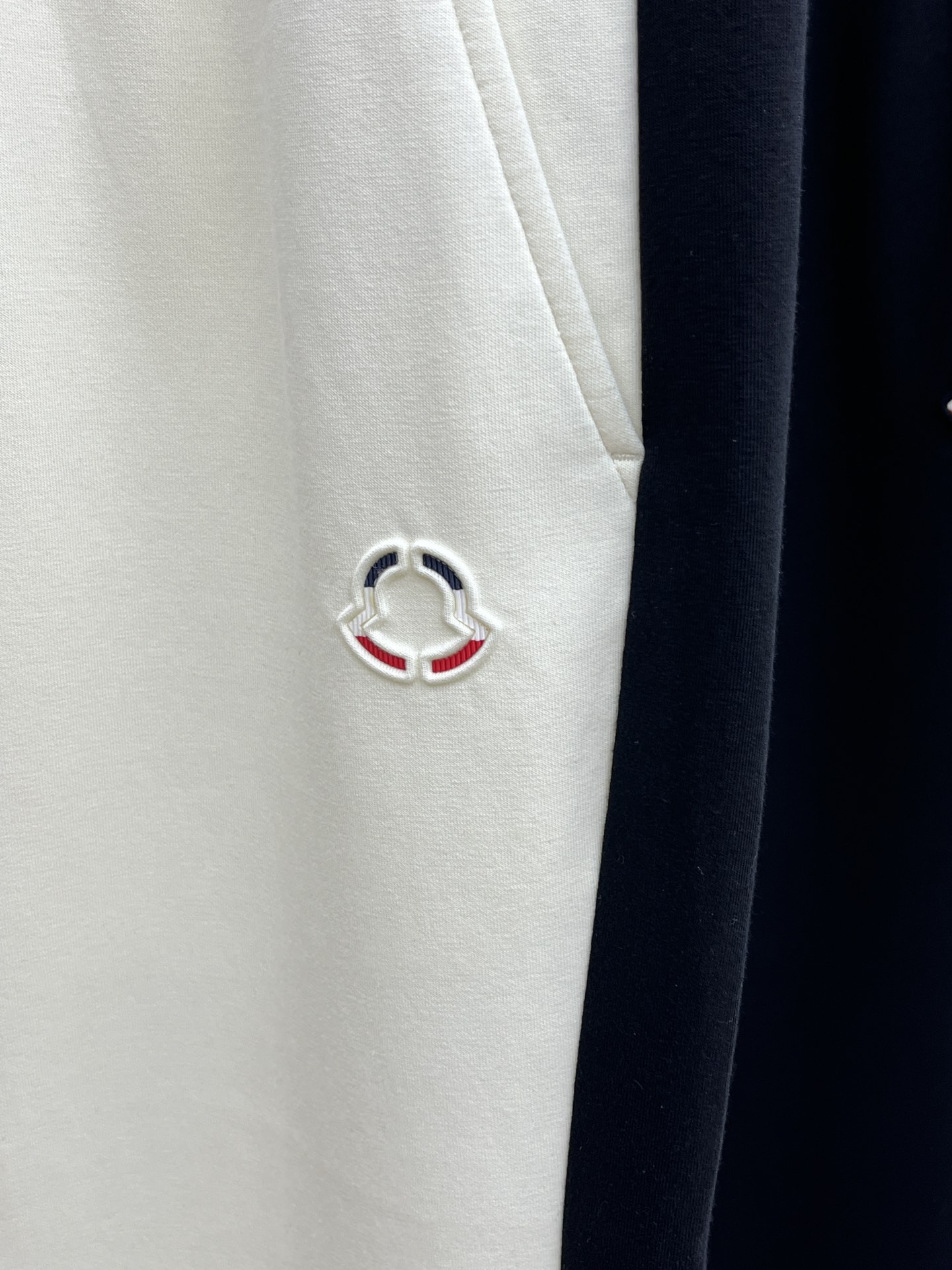  Mon 🔥🔥高端定制、2025早春薄款最新款休闲裤 柜台同步发售 小脚版型，进口固色面料 原版定制复刻