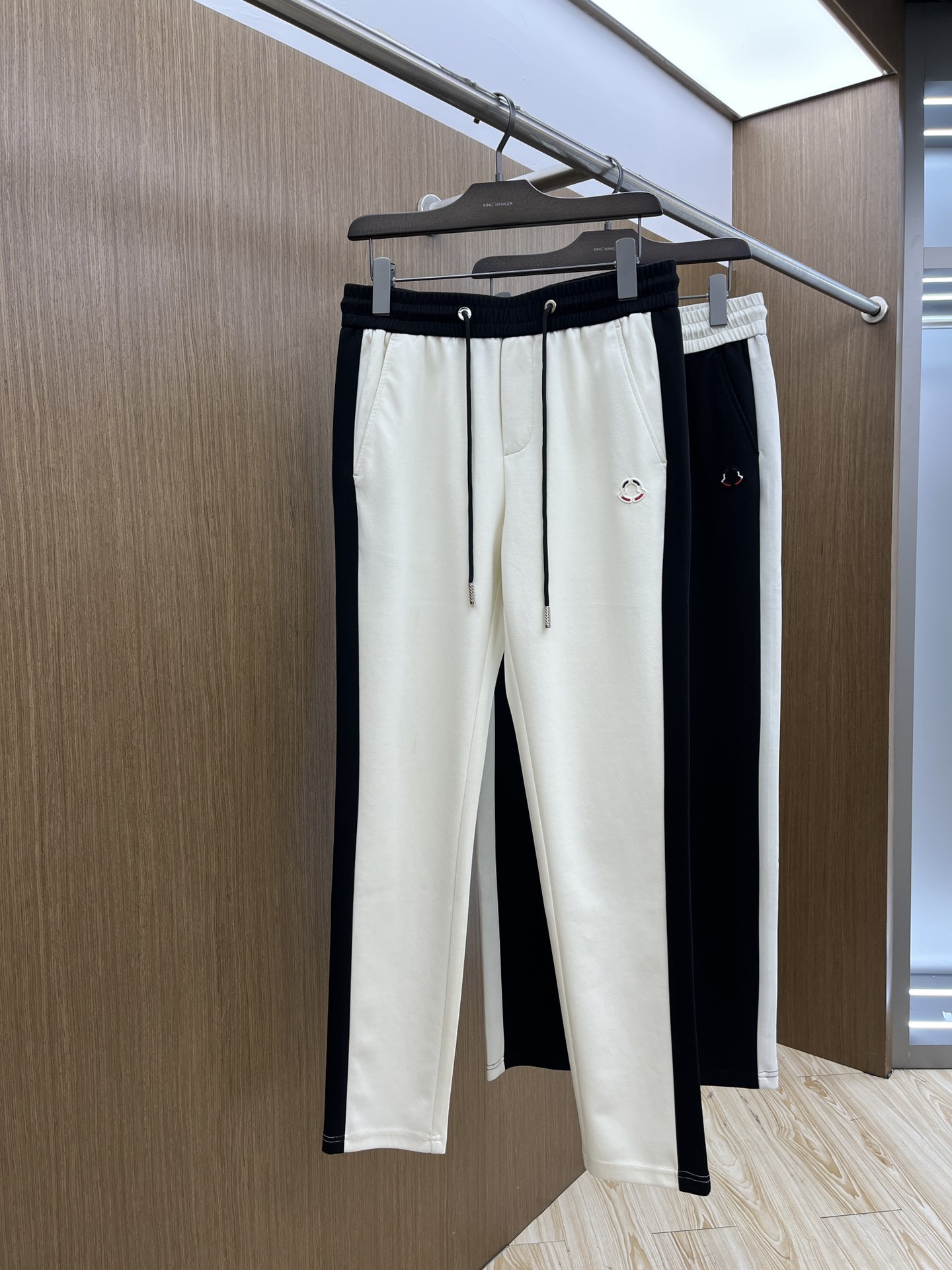  Mon 🔥🔥高端定制、2025早春薄款最新款休闲裤 柜台同步发售 小脚版型，进口固色面料 原版定制复刻