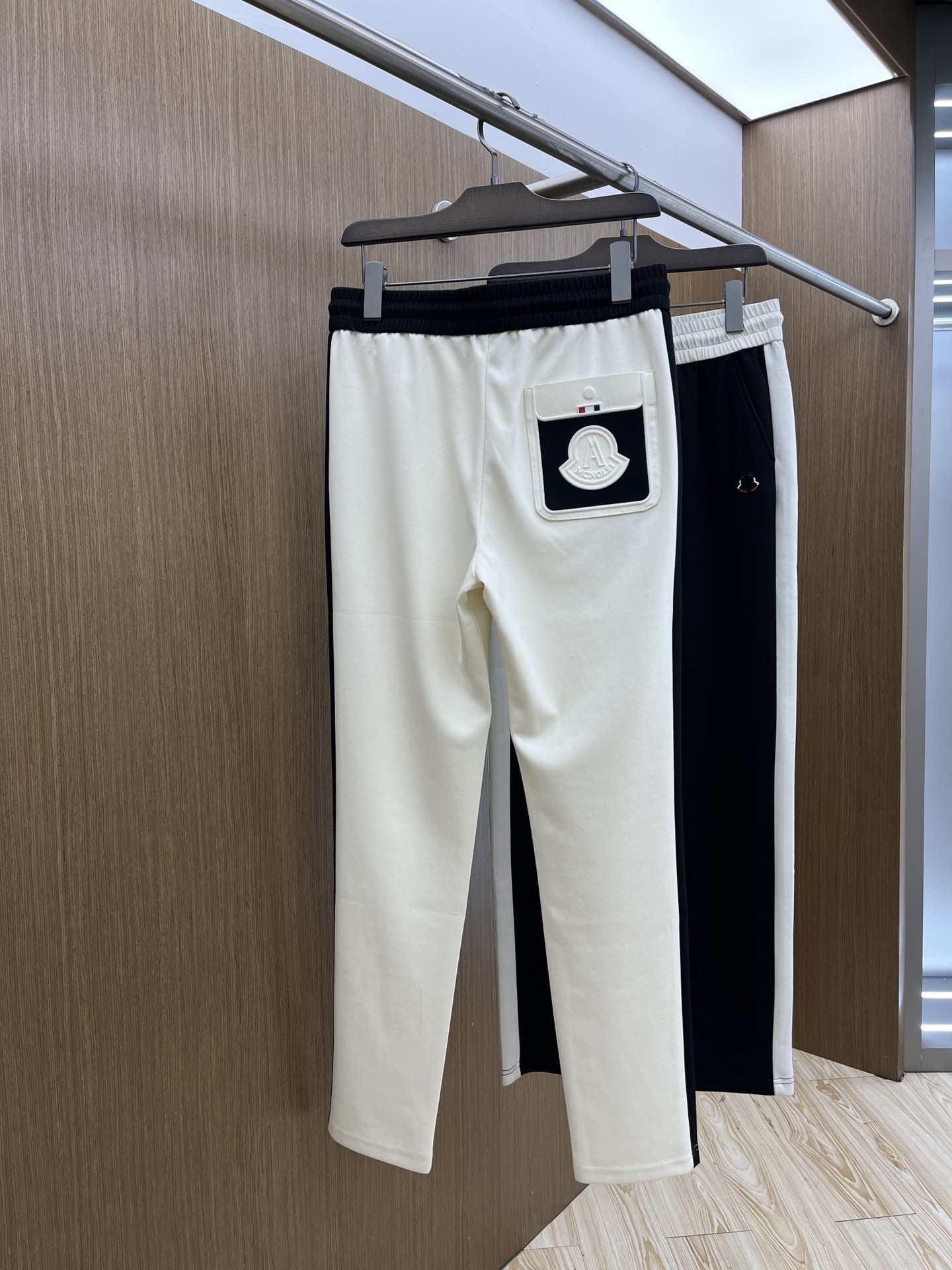  Mon 🔥🔥高端定制、2025早春薄款最新款休闲裤 柜台同步发售 小脚版型，进口固色面料 原版定制复刻