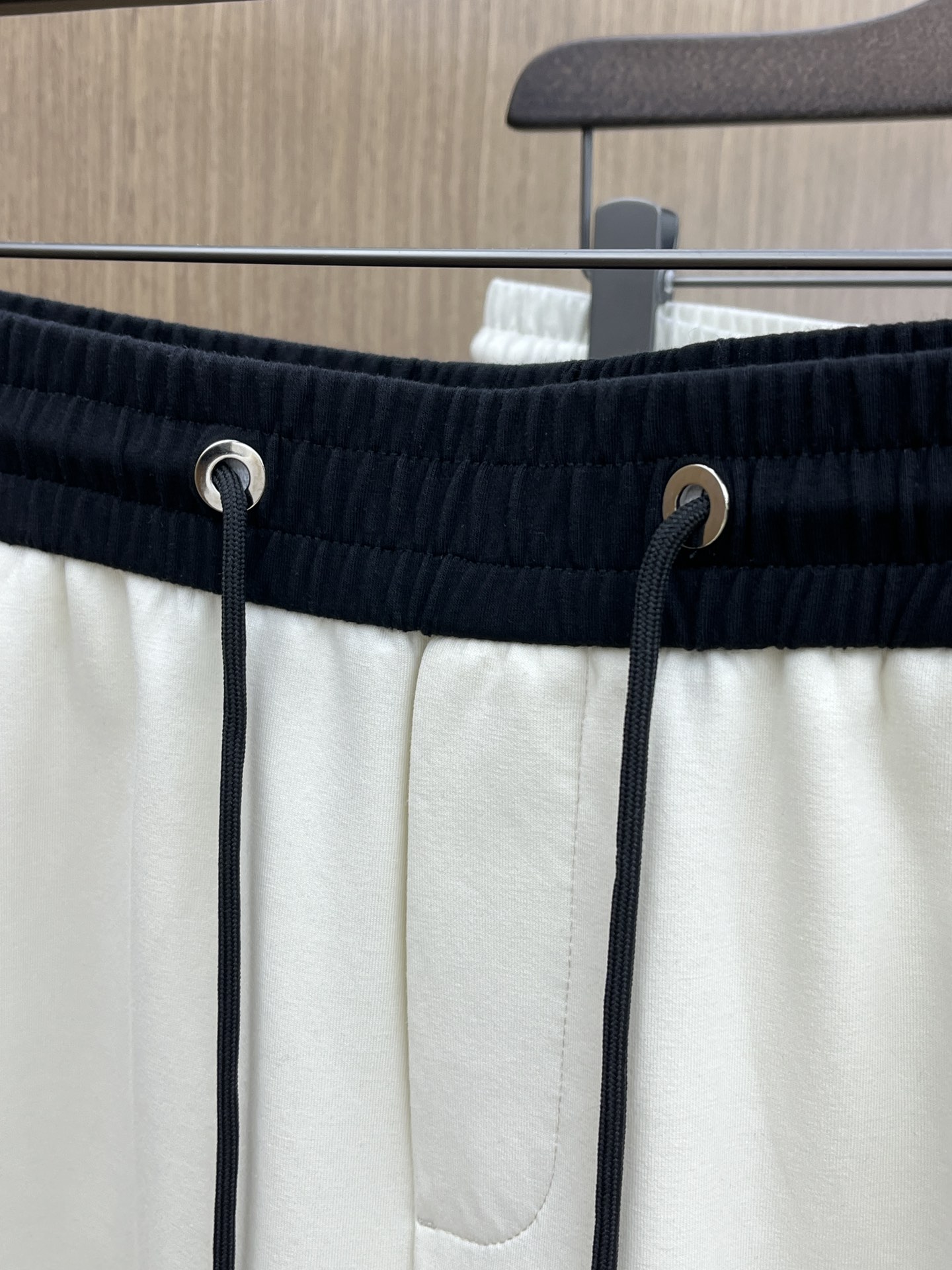  Mon 🔥🔥高端定制、2025早春薄款最新款休闲裤 柜台同步发售 小脚版型，进口固色面料 原版定制复刻