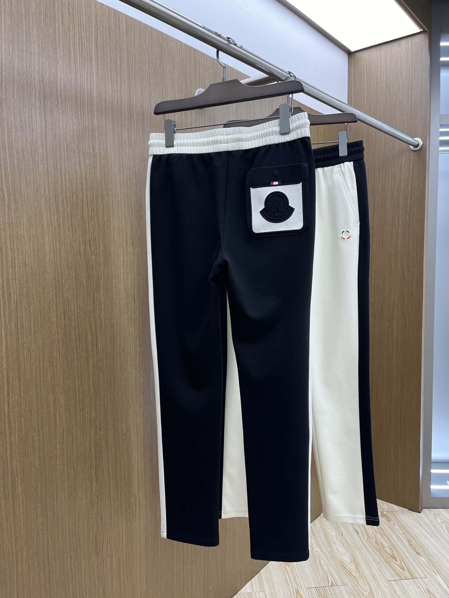  Mon 🔥🔥高端定制、2025早春薄款最新款休闲裤 柜台同步发售 小脚版型，进口固色面料 原版定制复刻