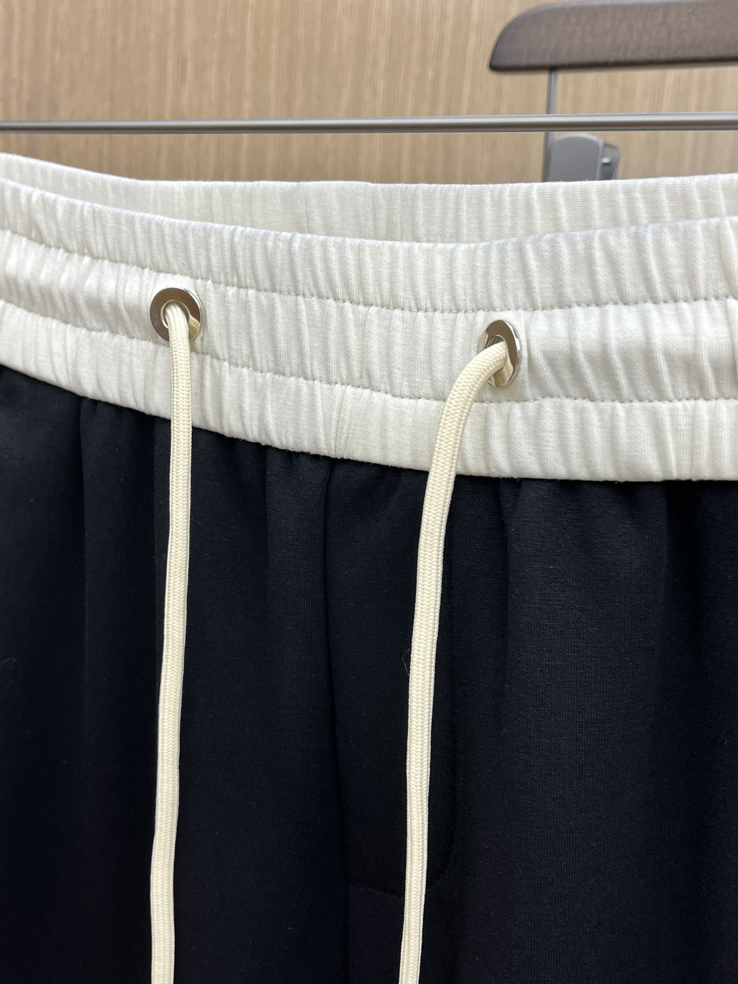  Mon 🔥🔥高端定制、2025早春薄款最新款休闲裤 柜台同步发售 小脚版型，进口固色面料 原版定制复刻