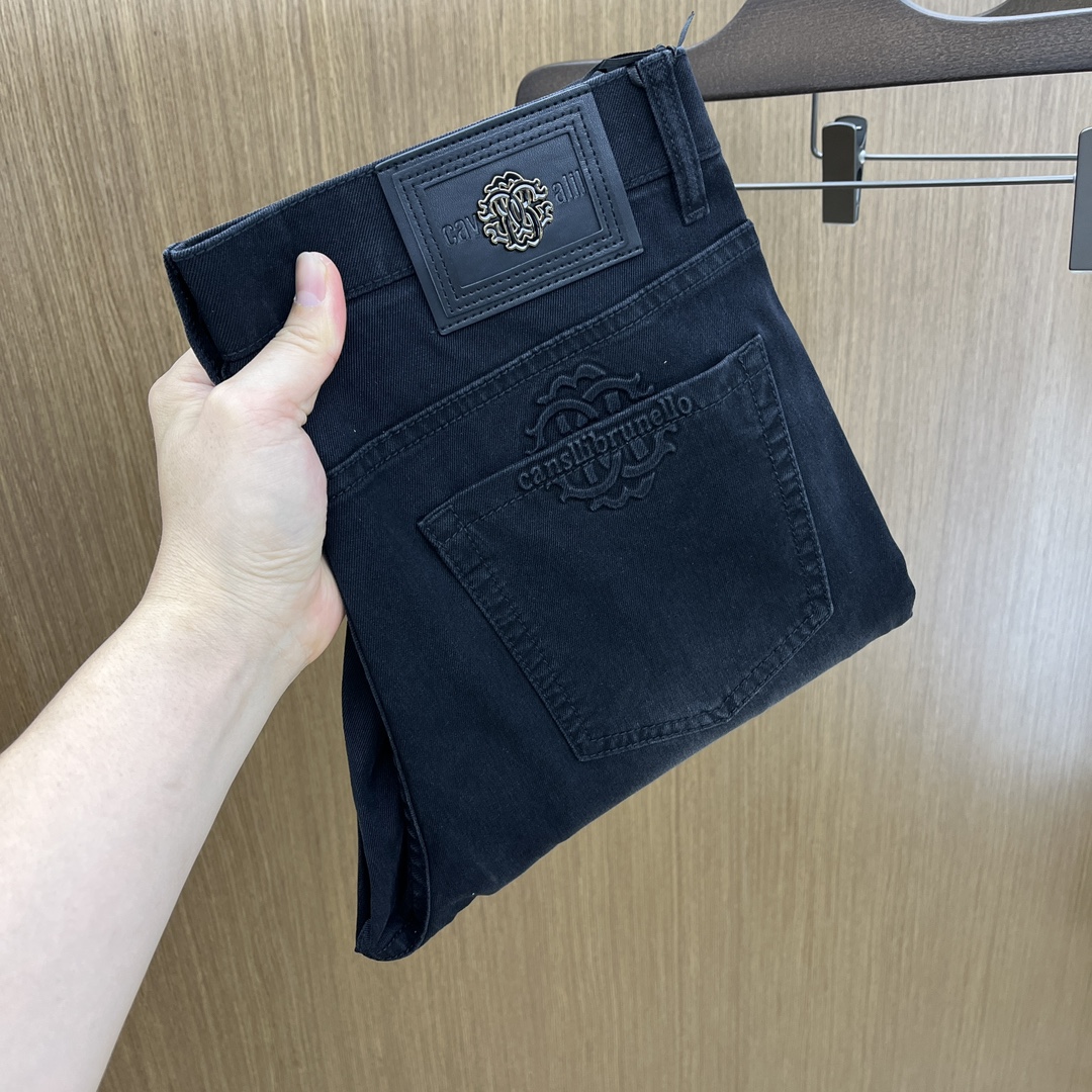 NO:159412,Cavalli, high-end customization, the latest jeans in early spring 2025, available at the counter, small foot style, imported color fixing fabric, original custom reproduction, customer-supplied hardware and auxiliary materials, original quality, heavy industry washing, fine workmanship and excellent upper body!  Preferred single product fh12 original single product, number 29-38, 35 without 37, jeans, alexander wang19860909卡瓦利 高端定制、2025早春薄款最新款牛仔裤 柜台同步发售 小脚版型,进口固色面料 原版定制复刻 客供五金辅料 原单品质 重工洗水 做工走线精细 上身绝佳！优选单品 fh12原单出品 码数29-38有35无37,,jeans,alexander wang,Men's clothing