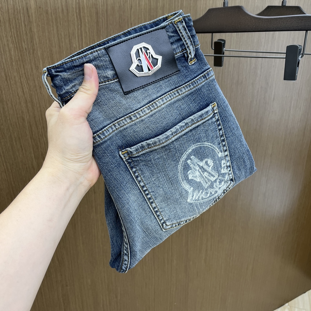 NO:143880,New Mon high-end customization, 25ss spring and summer latest original jeans are released simultaneously on the counter. Original custom reproduction. Customer-supplied hardware and accessories. Original quality. Imported denim fabric heavy-working washing. Fine workmanship and excellent upper body!  Preferred single product FC SIZE:29-36 The next day, jeans,alexander wang19860909新款 Mon 高端定制、25ss春夏最新款原牛仔裤 柜台同步发售 原版定制复刻 客供五金辅料 原单品质 进口牛仔面料重工洗水 做工走线精细 上身绝佳！优选单品FC SIZE:29-36 隔天,,jeans,alexander wang,Men's clothing