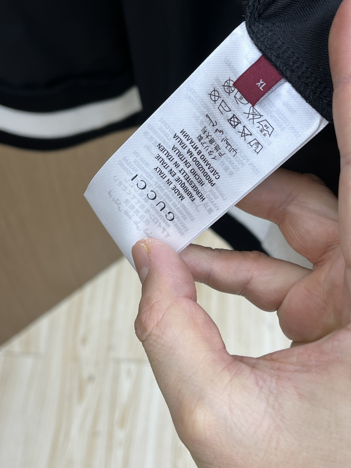  Guc 🔥🔥2045开春新款男士立领夹克外套，高定专柜面料 透气舒适度高，细节无可挑剔，品牌元素设计理