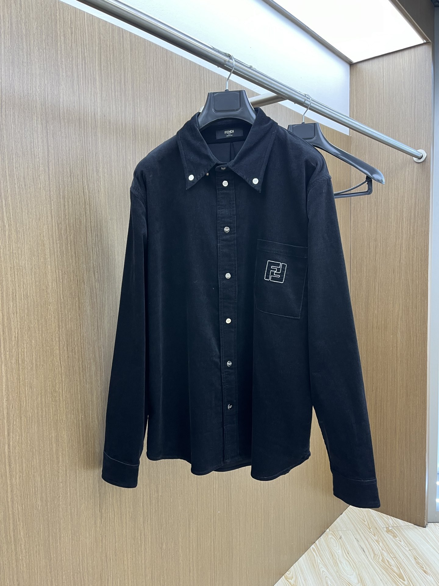  FD 🔥🔥2045开春新款男士衬衣夹克外套，高定专柜面料 透气舒适度高，细节无可挑剔，品牌元素设计理念