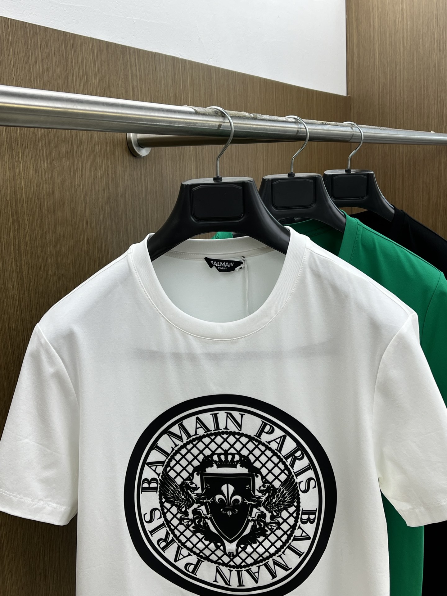 Bam 🔥🔥高端定制 25春夏新品印花圆领打底短袖T恤，正面胸前缀饰品牌字母设计，打造男士基本款单品，
