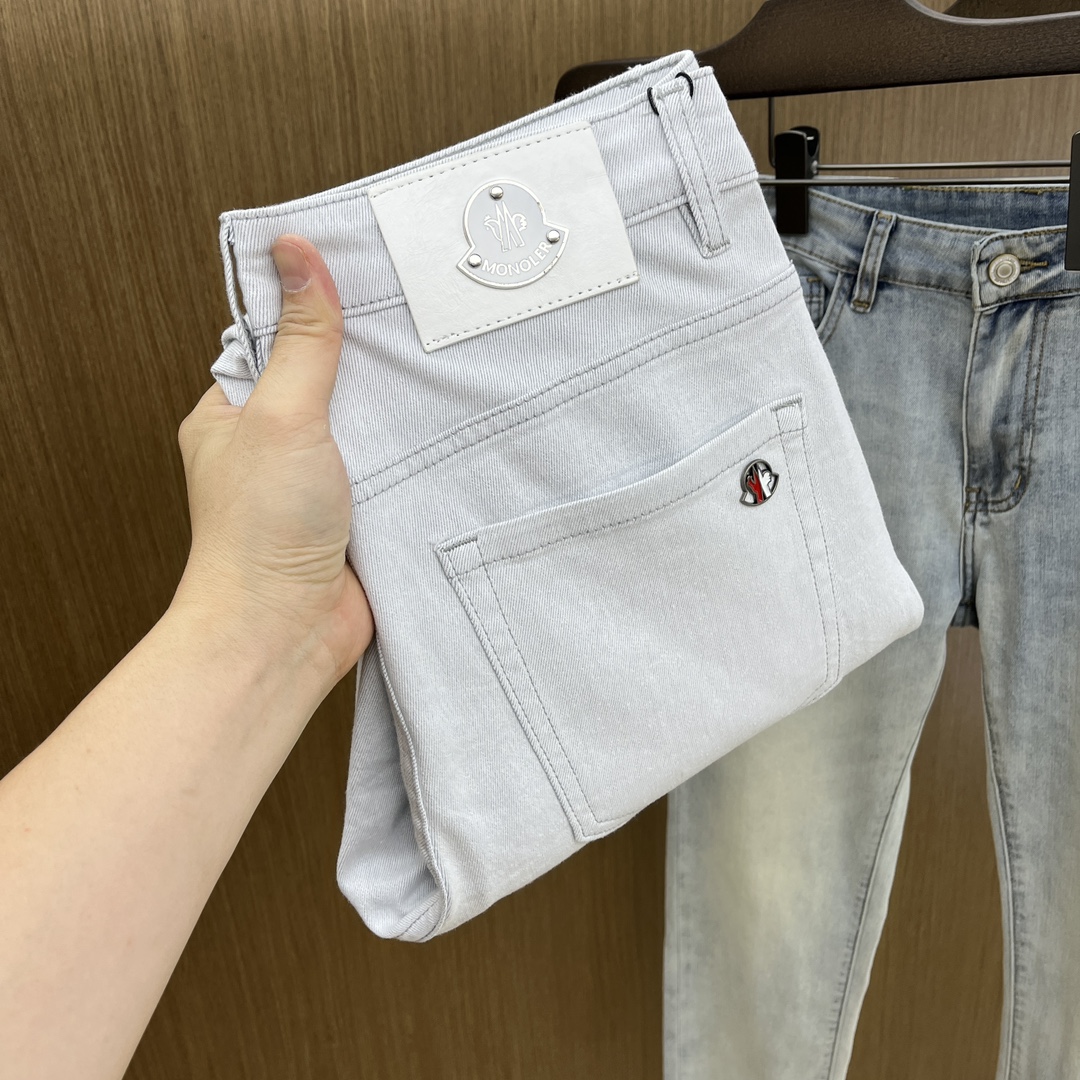 NO:431814,Mon high-end customization 25ss spring and summer new style, men's small straight-leg original single jeans The new style in early spring is super soft, elastic fabric, complex craftsmanship superimposed. Any washing step lasts for a few seconds and will become completely different color effects, so it is more precious, especially long-lasting and taste-resistant... Choose the best tannin elastic texture, genuine leather leather cards, high-quality metal accessories... to create a unique and original jeans style!  Original hardware accessories, super positive style, comfortable and breathable, extremely high grade, XD counter quality, full of handsome upper body. Number of 28-38 without 35 37,,jeans,alexander wang19860909Mon 高端定制 25ss春夏新款 男士小直筒原单 牛仔裤 早春新款超柔软,弹力面料,复杂的手工艺叠加,任何一个洗水环节多停留几秒都会变成完全不一样的颜色效果,所以越加珍贵,特别持久、耐味…… 选用上乘的丹宁弹力质感,真皮皮牌、高定的金属辅料……打造出独特及原创的牛仔裤款型！原版五金辅料,版型超正,舒适透气,档次极高,XD专柜品质,上身帅气十足. 码数28-38无35 37,,jeans,alexander wang,Men's clothing