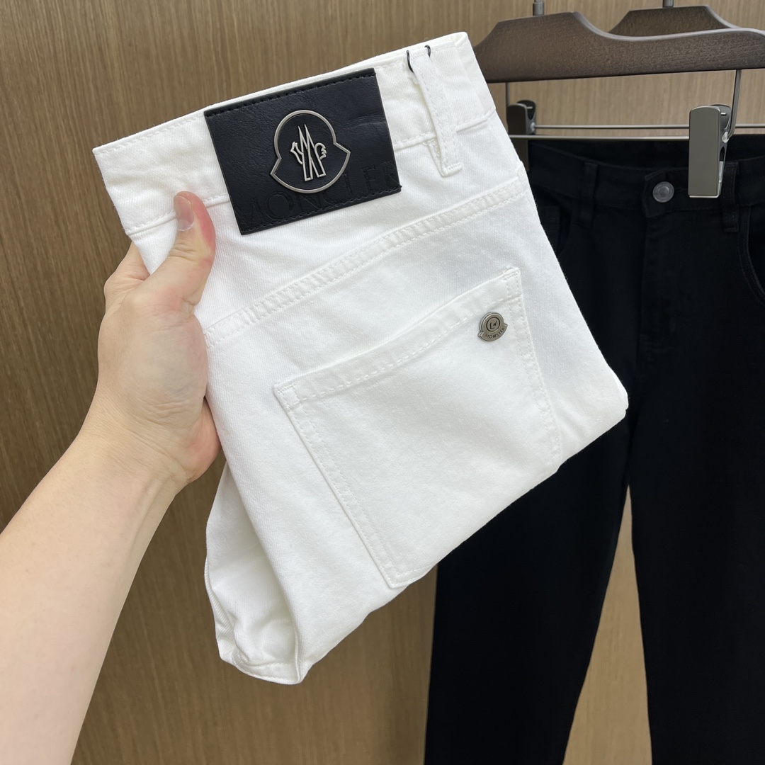 NO:133996,Add Mon high-end customization 25ss spring and summer new style, men's small straight-leg original single jeans The new style in early spring is super soft, elastic fabric, complex craftsmanship superimposed. Any washing step lasts for a few seconds and will become a completely different color effect, so it is more precious, especially long-lasting and taste-resistant... Choose the best tannin elastic texture, genuine leather brand, high-quality metal accessories... to create a unique and original jeans style!  Original hardware accessories, super positive style, comfortable and breathable, extremely high grade, XD counter quality, full of handsome upper body. Number of 29-38 without 35 37,,jeans,alexander wang19860909调加 Mon 高端定制 25ss春夏新款 男士小直筒原单 牛仔裤 早春新款超柔软,弹力面料,复杂的手工艺叠加,任何一个洗水环节多停留几秒都会变成完全不一样的颜色效果,所以越加珍贵,特别持久、耐味…… 选用上乘的丹宁弹力质感,真皮皮牌、高定的金属辅料……打造出独特及原创的牛仔裤款型！原版五金辅料,版型超正,舒适透气,档次极高,XD专柜品质,上身帅气十足. 码数29-38无35 37,,jeans,alexander wang,Men's clothing