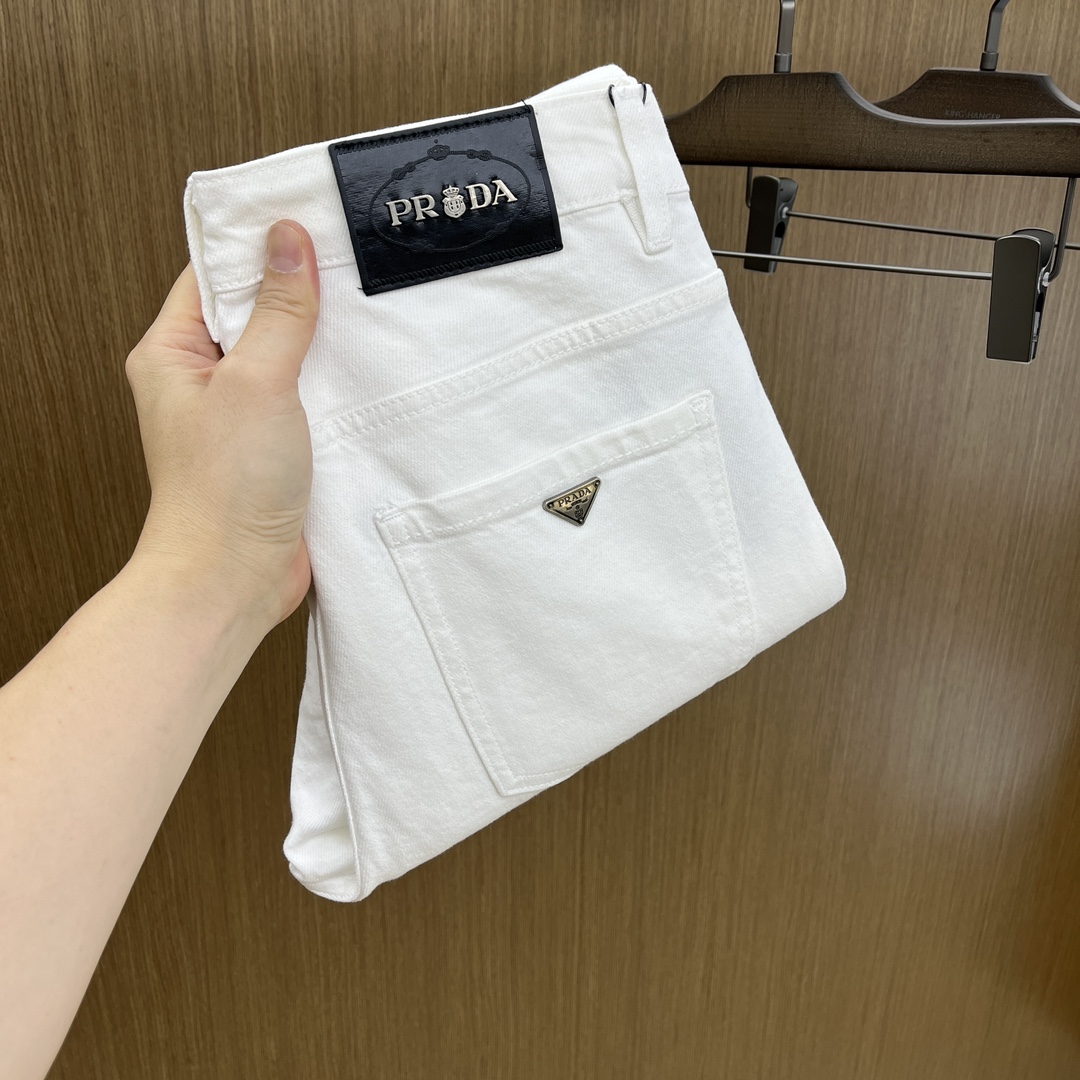 NO:134004,Add PD high-end customization 25ss spring and summer new style, men's small straight-leg original single jeans The new style in early spring is super soft, elastic fabric, complex handicraft superposition, any washing step lasts for a few seconds and will become completely different color effects, so it is more precious, especially long-lasting and taste-resistant... Choose the best tannin elastic texture, genuine leather leather cards, high-quality metal accessories... to create a unique and original jeans style!  Original hardware accessories, super positive style, comfortable and breathable, extremely high grade, XD counter quality, full of handsome upper body. Number of 29-38 without 35 37,,jeans,alexander wang19860909调加 PD 高端定制 25ss春夏新款 男士小直筒原单 牛仔裤 早春新款超柔软,弹力面料,复杂的手工艺叠加,任何一个洗水环节多停留几秒都会变成完全不一样的颜色效果,所以越加珍贵,特别持久、耐味…… 选用上乘的丹宁弹力质感,真皮皮牌、高定的金属辅料……打造出独特及原创的牛仔裤款型！原版五金辅料,版型超正,舒适透气,档次极高,XD专柜品质,上身帅气十足. 码数29-38无35 37,,jeans,alexander wang,Men's clothing