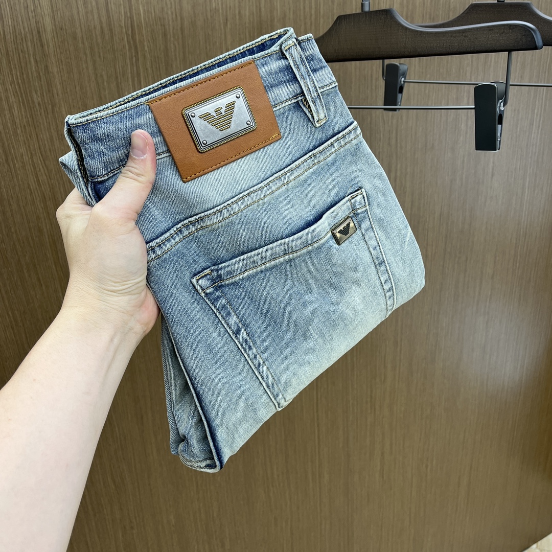 NO:134005,Add AJ high-end customization 25ss spring and summer new style, men's small straight-leg original single jeans The new style in early spring is super soft, elastic fabric, complex craftsmanship superimposed. Any washing step lasts for a few seconds and will become completely different color effects, so it is more precious, especially long-lasting and taste-resistant... Choose the best tannin elastic texture, genuine leather leather cards, high-quality metal accessories... to create a unique and original jeans style!  Original hardware accessories, super positive style, comfortable and breathable, extremely high grade, XD counter quality, full of handsome upper body. Number of 29-38 without 35 37,,jeans,alexander wang19860909调加 AJ 高端定制 25ss春夏新款 男士小直筒原单 牛仔裤 早春新款超柔软,弹力面料,复杂的手工艺叠加,任何一个洗水环节多停留几秒都会变成完全不一样的颜色效果,所以越加珍贵,特别持久、耐味…… 选用上乘的丹宁弹力质感,真皮皮牌、高定的金属辅料……打造出独特及原创的牛仔裤款型！原版五金辅料,版型超正,舒适透气,档次极高,XD专柜品质,上身帅气十足. 码数29-38无35 37,,jeans,alexander wang,Men's clothing