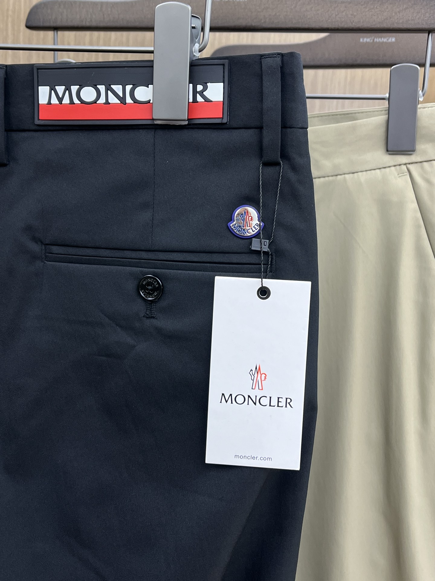  Mon 🔥🔥ss春夏新品，官网同步有售，男士高端商务休闲西裤，高端进口面料，带弹力，后面采用硅胶字母压
