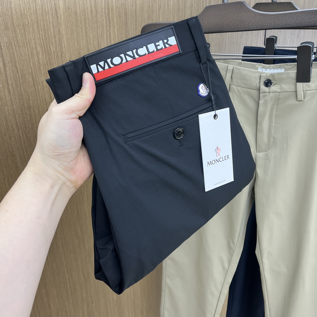  Mon 🔥🔥ss春夏新品，官网同步有售，男士高端商务休闲西裤，高端进口面料，带弹力，后面采用硅胶字母压