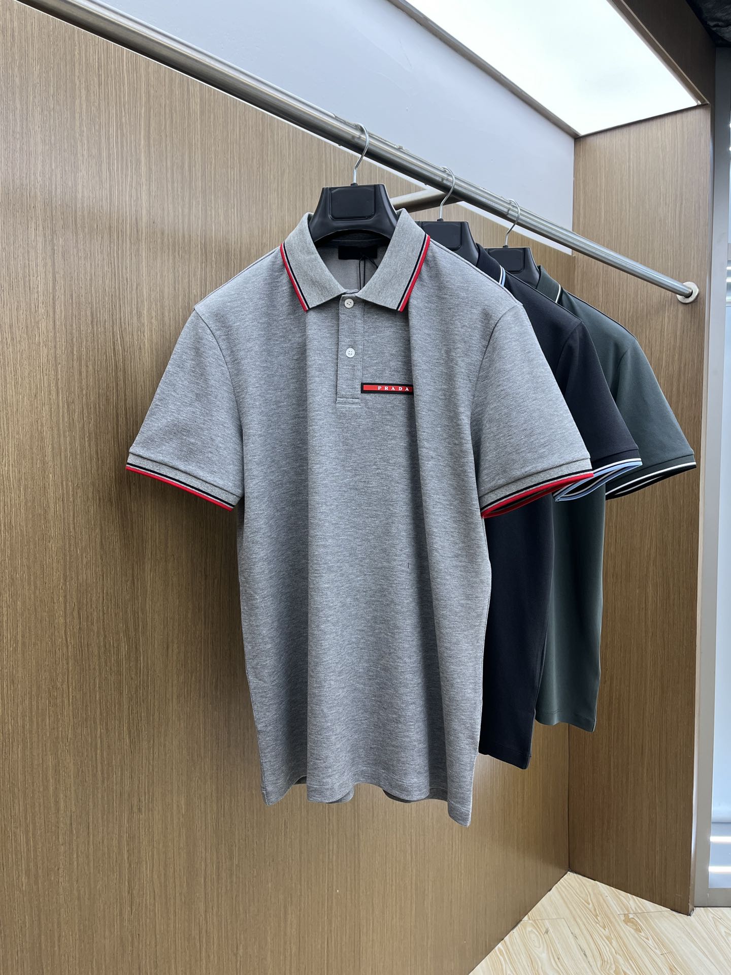 NO:138971,PD High quality 25 early spring new short-sleeved yyds daily when going out to close their eyes Customized vermill elastic cotton fabric short-sleeved Polo shirt T-shirt The charm lies in creating a simple and luxurious fashion, and feel the unique temperament of the British style at will. The loose style shows a casual and casual style. Whether it is matched with jeans, casual pants, or skirts, bjj can show a unique personality Size M-3xl, skirts, jeans, T-shirt, tees, t-shirt, alexander wang19860909PD 高品质 25早春新款短袖yyds 日常出门闭眼搭 定制朱地弹力棉面料短袖Polo衫T恤 魅力在于创造了简约奢华感的时尚,随意搭配感受英式风格独特气质. 宽松的版型展现出休闲随意的风格,无论是搭配牛仔裤、休闲裤、还是裙子,bjj都能展现出独特的个性 尺码M-3xl,,skirts,jeans,T-shirt,tees，t-shirt,alexander wang,Men's clothing