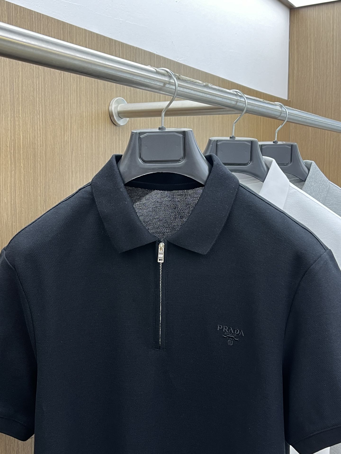  PD 🔥🔥独家定制工艺款 ,专柜同步2025ss夏季新品，男士胸前经典徽标标识商务休闲撞色领短袖Pol