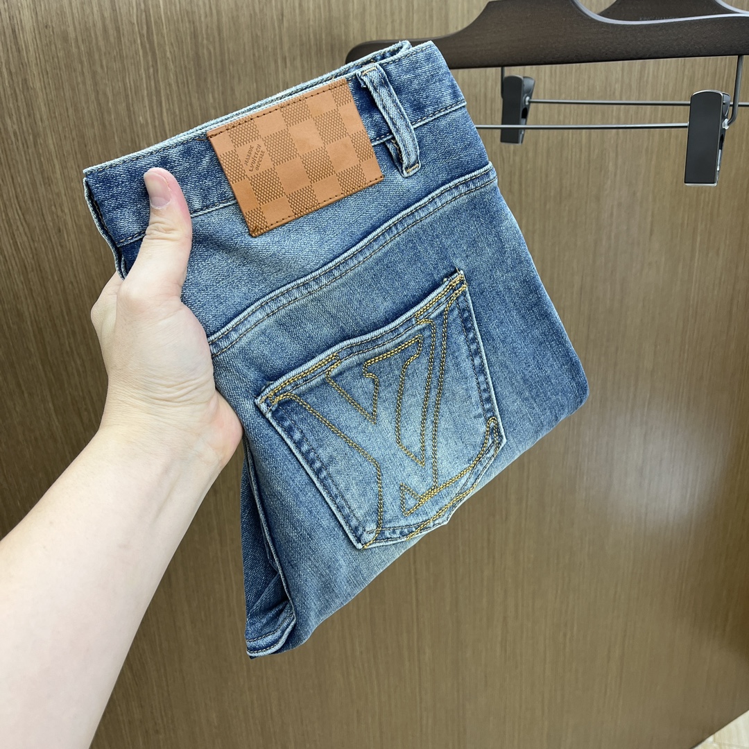 NO:148333,LV /ss Spring and Summer New Products Autumn and Winter Jeans Soft and Skin-friendly Fabric Heavy Industry Positioning Washing Counter Limited Edition Luxury Customized Top Leather Nameplate Craft   Washing Foreign Trade Quality Details Fully Processed This Color Is Absolutely Loved Counter Pre-sale Pre-sale and Sold-out Single Colors Variety Big Body Flavor Elastic Slim Slim Small Straight Pants Size. 29-38 There are 35 and 37 sizes jxzh,,louis vuitton,jeans,alexander wang19860909LV /ss春夏爆款新品 秋冬牛仔裤柔软亲肤面料 重工定位洗水 专柜限量款 奢华感订制头层皮铭牌 工艺 洗水外贸品质感细节处理满满到位 这颜色绝对爱了爱了专柜秋冬热卖预售即售完款爆单款色系百搭大牛味 弹力修身小直筒裤型 尺码.29-38有35无37码jxzh,,louis vuitton,jeans,alexander wang,Men's clothing