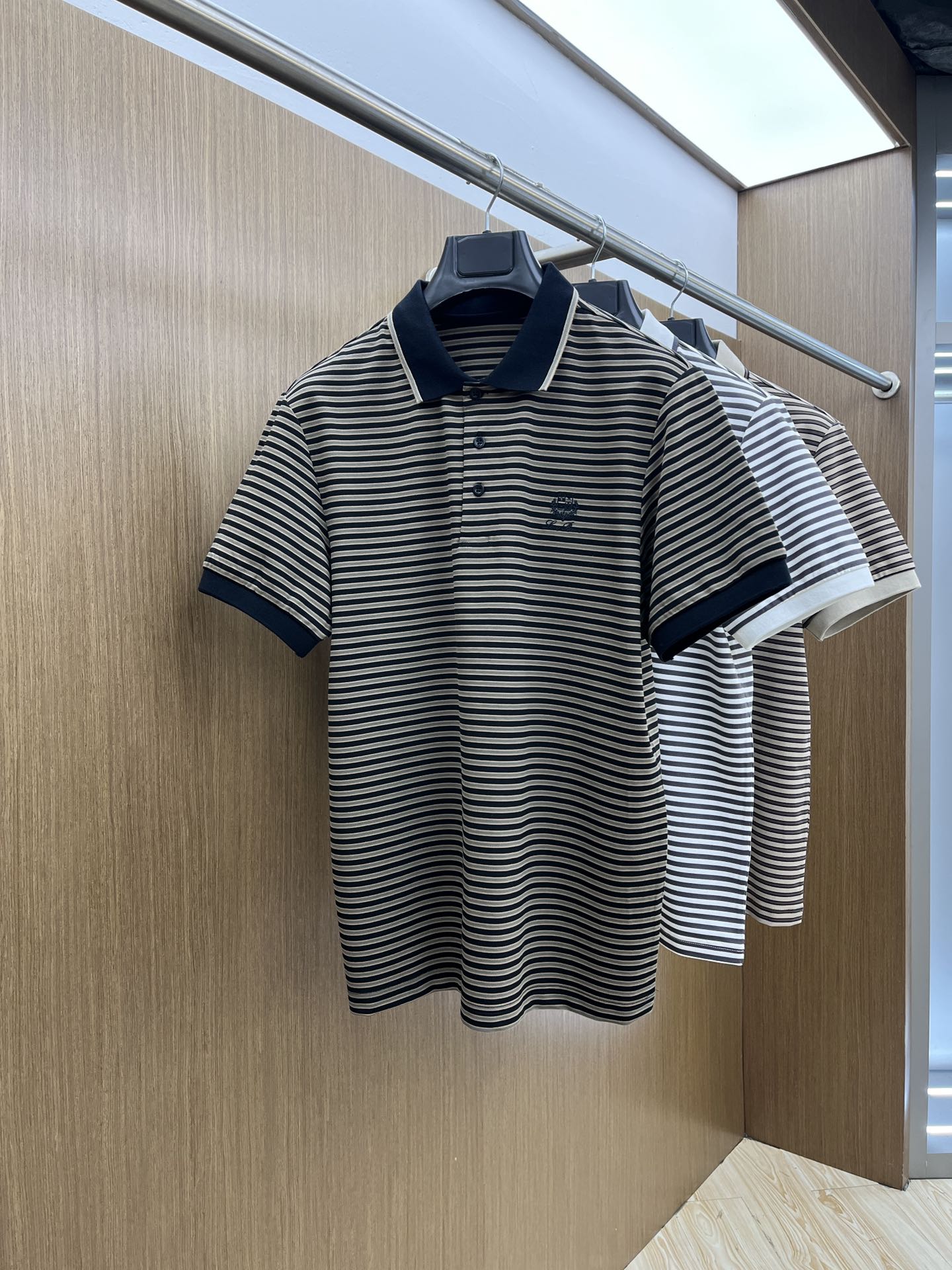  lP🆕🔥🔥独家定制工艺款 ,专柜同步2025ss夏季新品，男士胸前经典徽标标识商务休闲撞色领短袖Pol